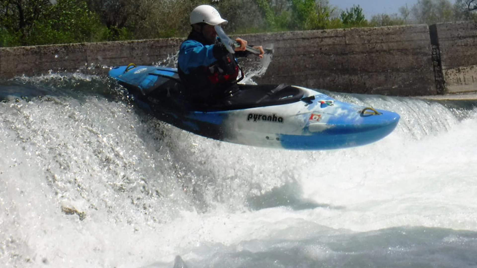 Colli a Volturno: gli amanti della rapide hanno sfidato il fiume Volturno in canoa. Si è ripetuto il tradizionale ritrovo proposto dalla Roma Kayak Mundi.