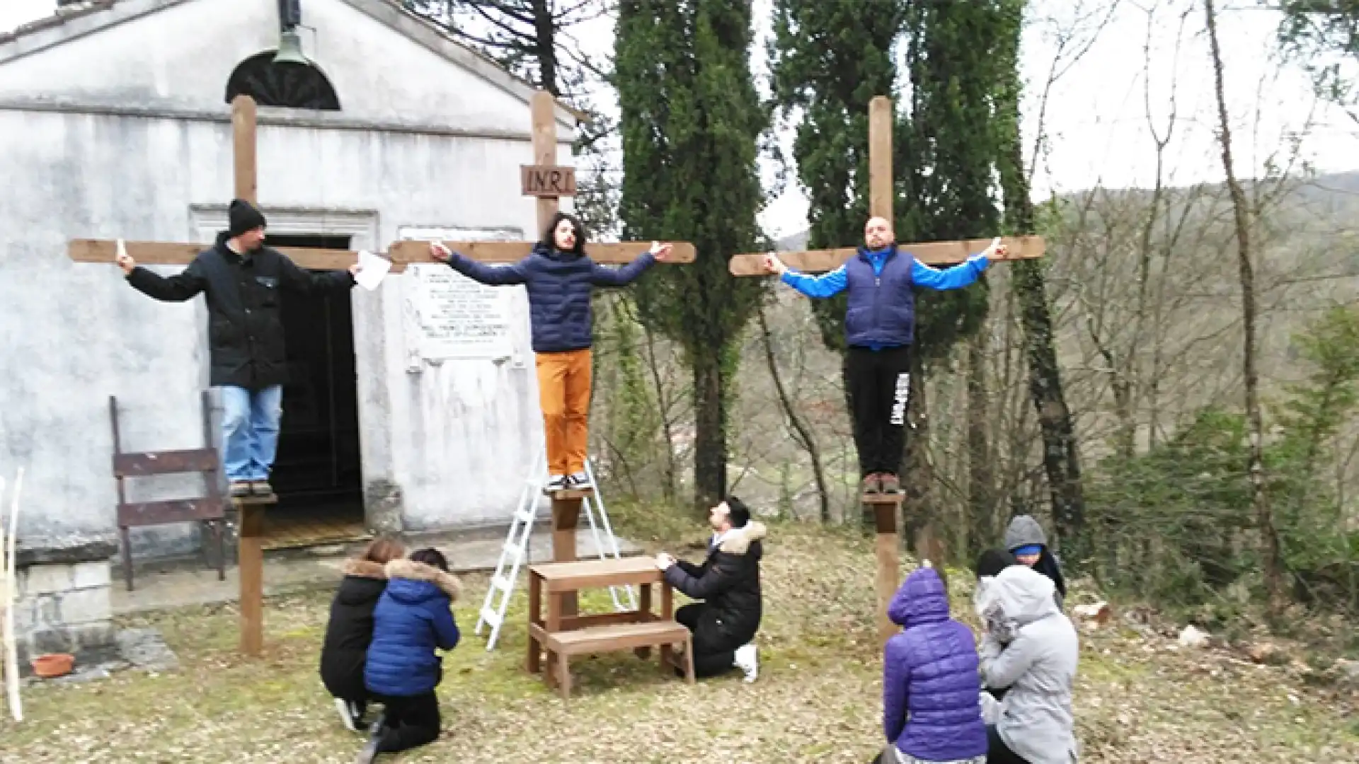 Filignano: processione del Venerdì Santo, si rinnova la tradizione della processione alternativa. Cristo Morto e Addolorata si separano per ritrovarsi al Calvario.