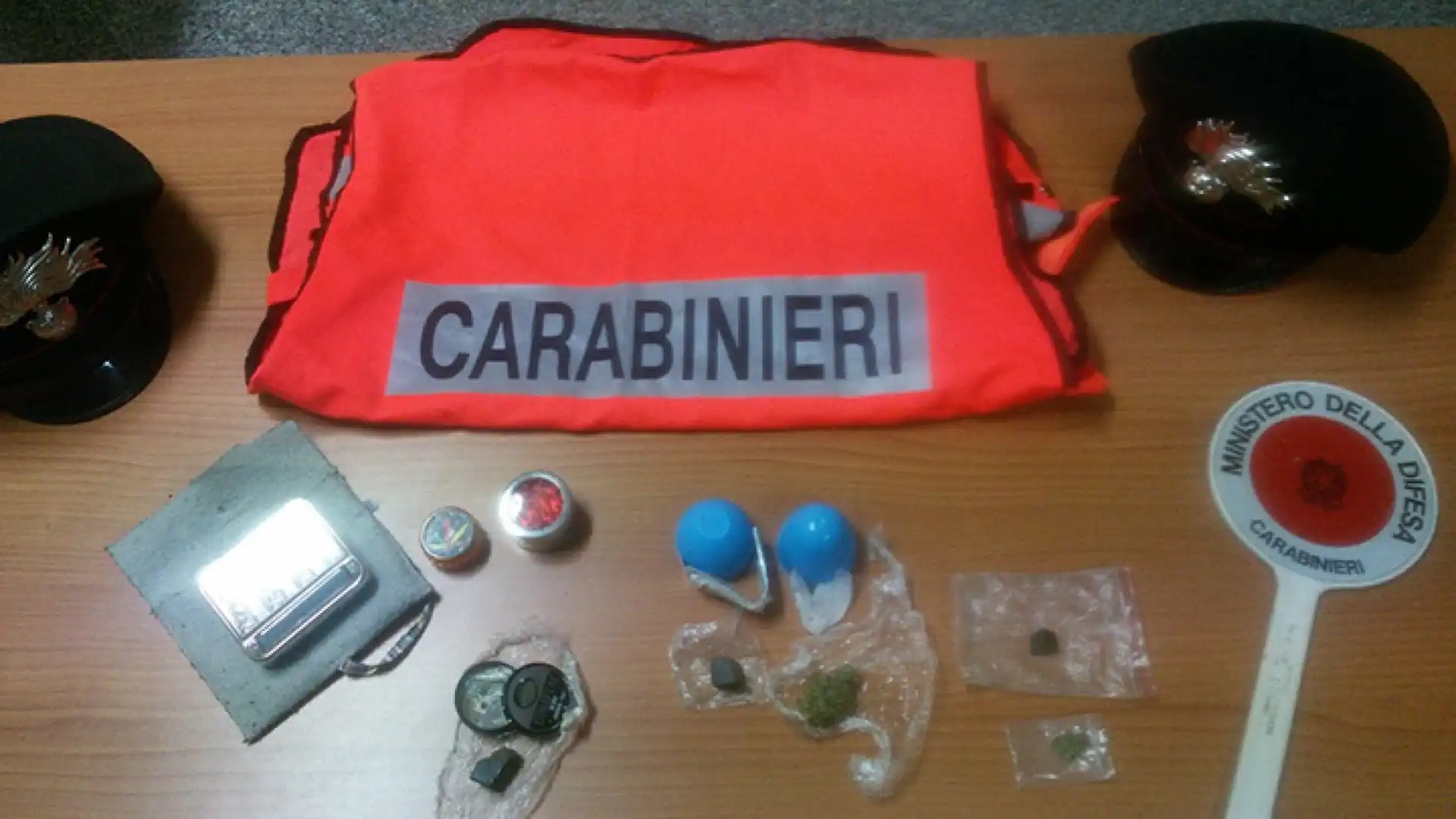 Isernia: Si rifiuta di pagare il biglietto del treno,   intervengono i Carabinieri. A Capracotta sequestrate hashish e marijuana a giovani intenti a festeggiare la Pasquetta.