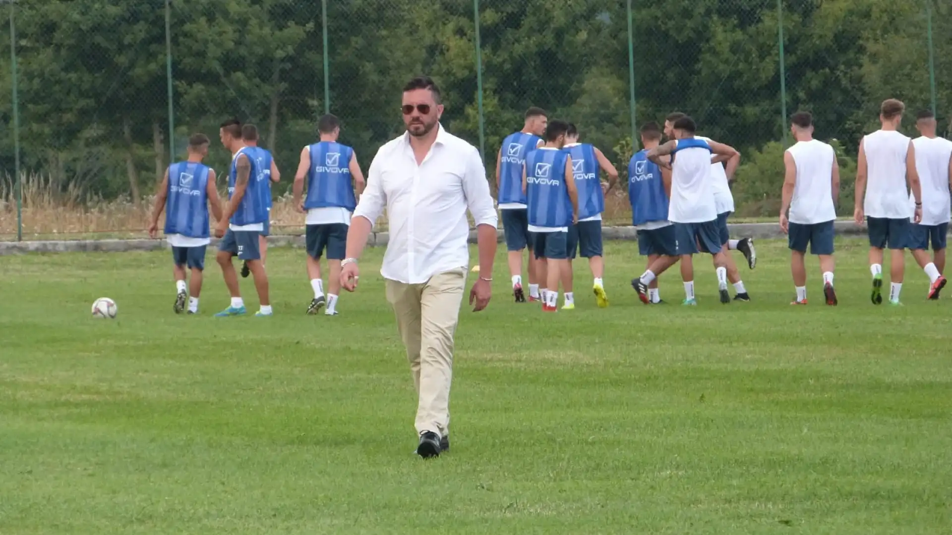 Vastogirardi: “Contro l’Ururi grinta e concentrazione”. Torna in panchina mister Farina dopo l’infortunio in allenamento. Il commento del Direttore Sportivo Antonio Crudele.