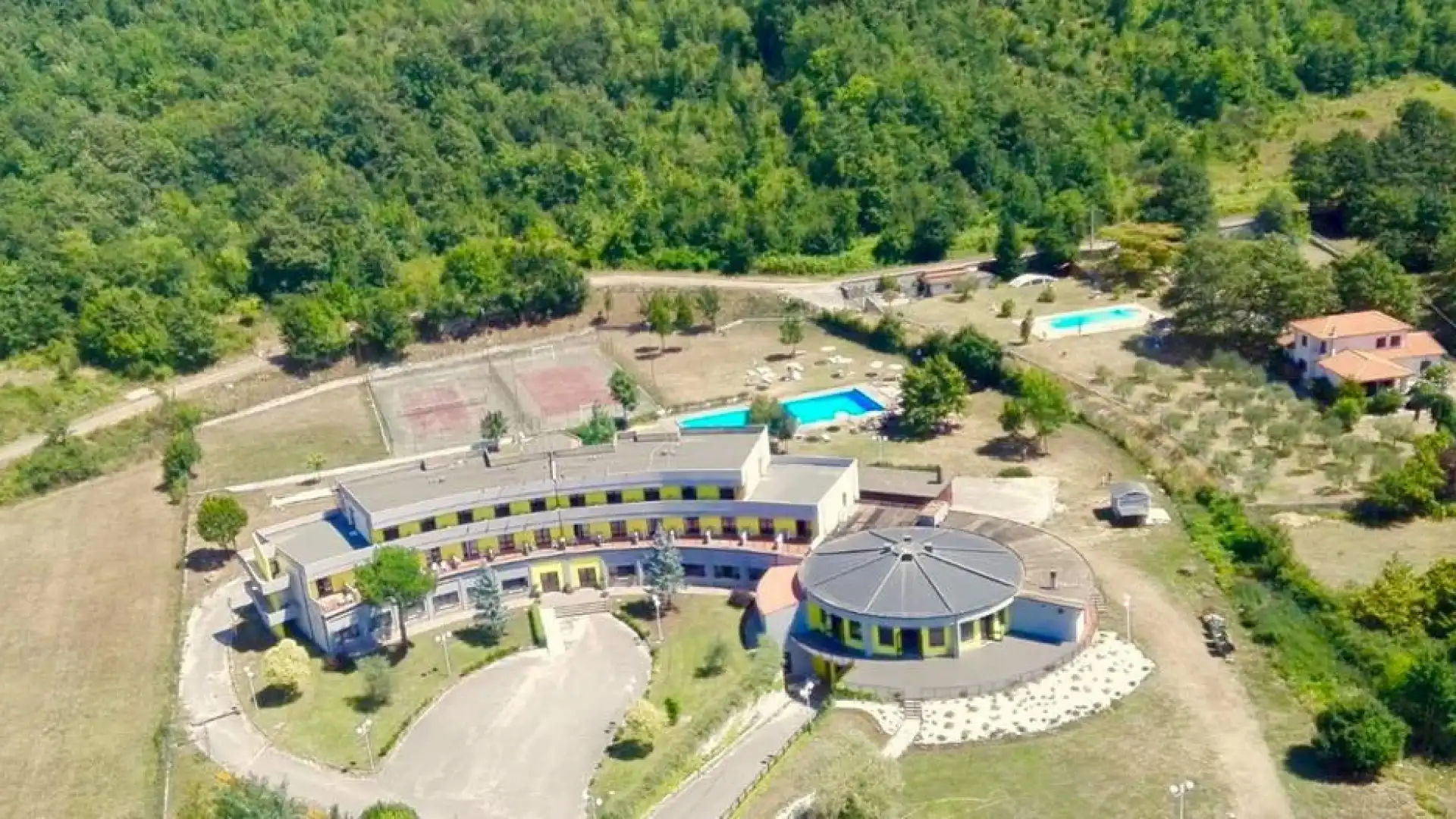 Filignano: mercoledì 1 agosto l’apertura ufficiale del Polo Turistico Culturale “Le Ginestre”. Piscina e albergo in piena funzionalità.