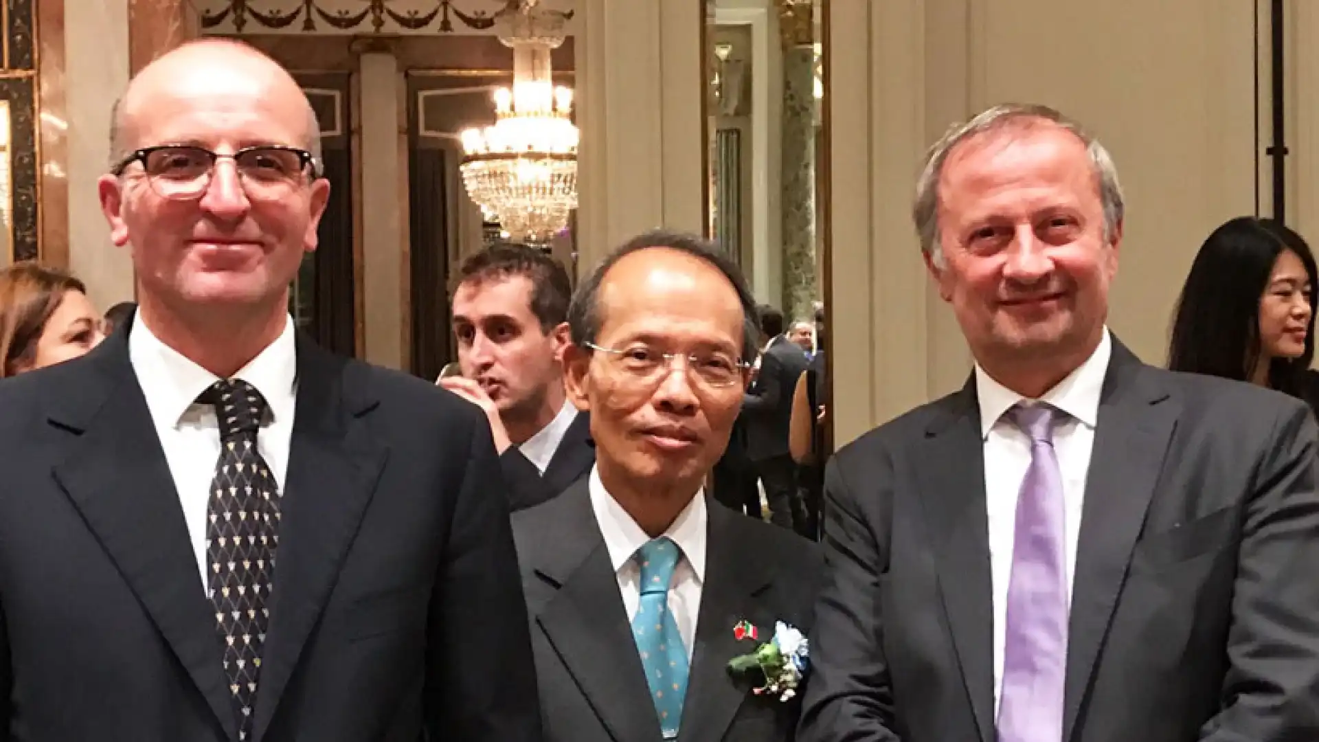 Capracotta: il sindaco Candido Paglione invitato alla 106°esima festa nazionale della Repubblica di Cina. Uno scambio di favori con l’ambasciatore Ching-Shan Hou.