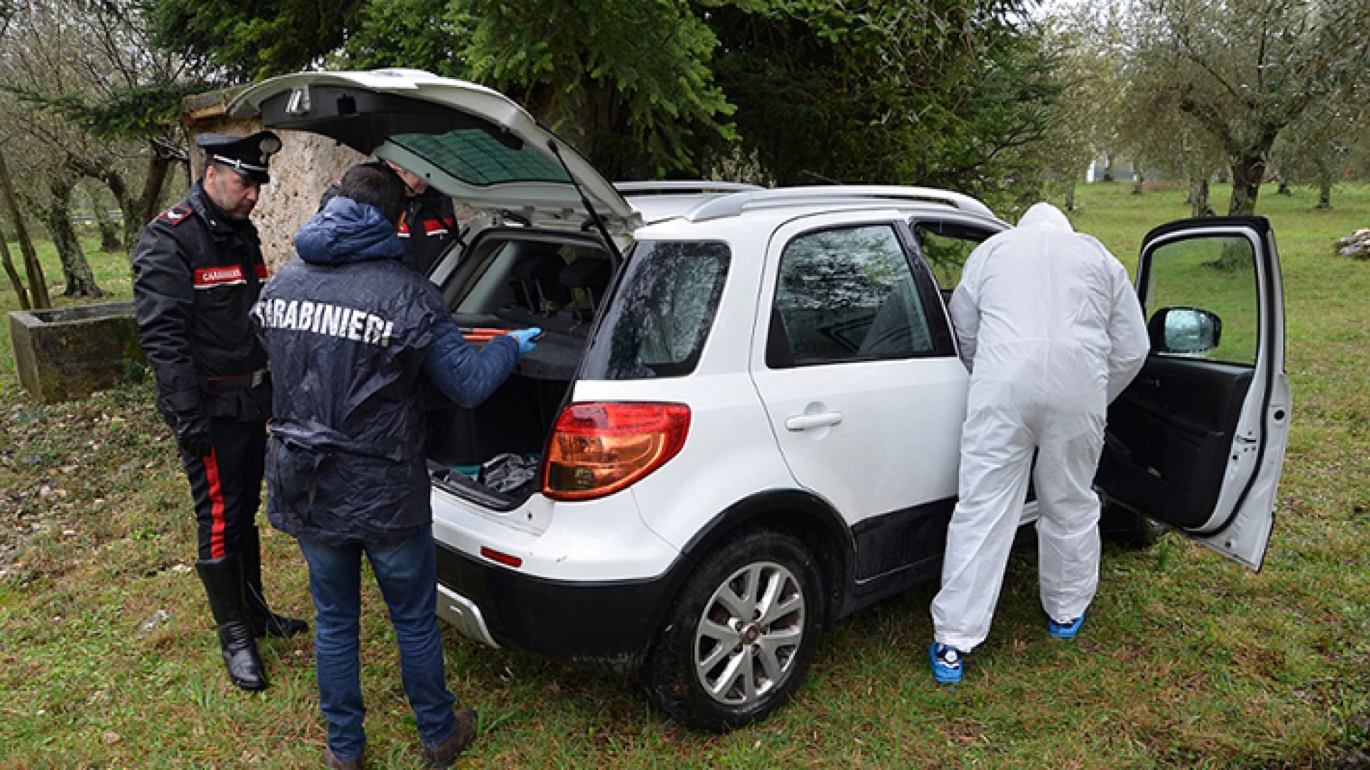 Pozzilli: Furto al bar tabacchi  dell’area di servizio Ewa, i Carabinieri recuperano un’auto rubata, arnesi da scasso, schiuma per neutralizzare gli allarmi, denaro contante e documenti personali.