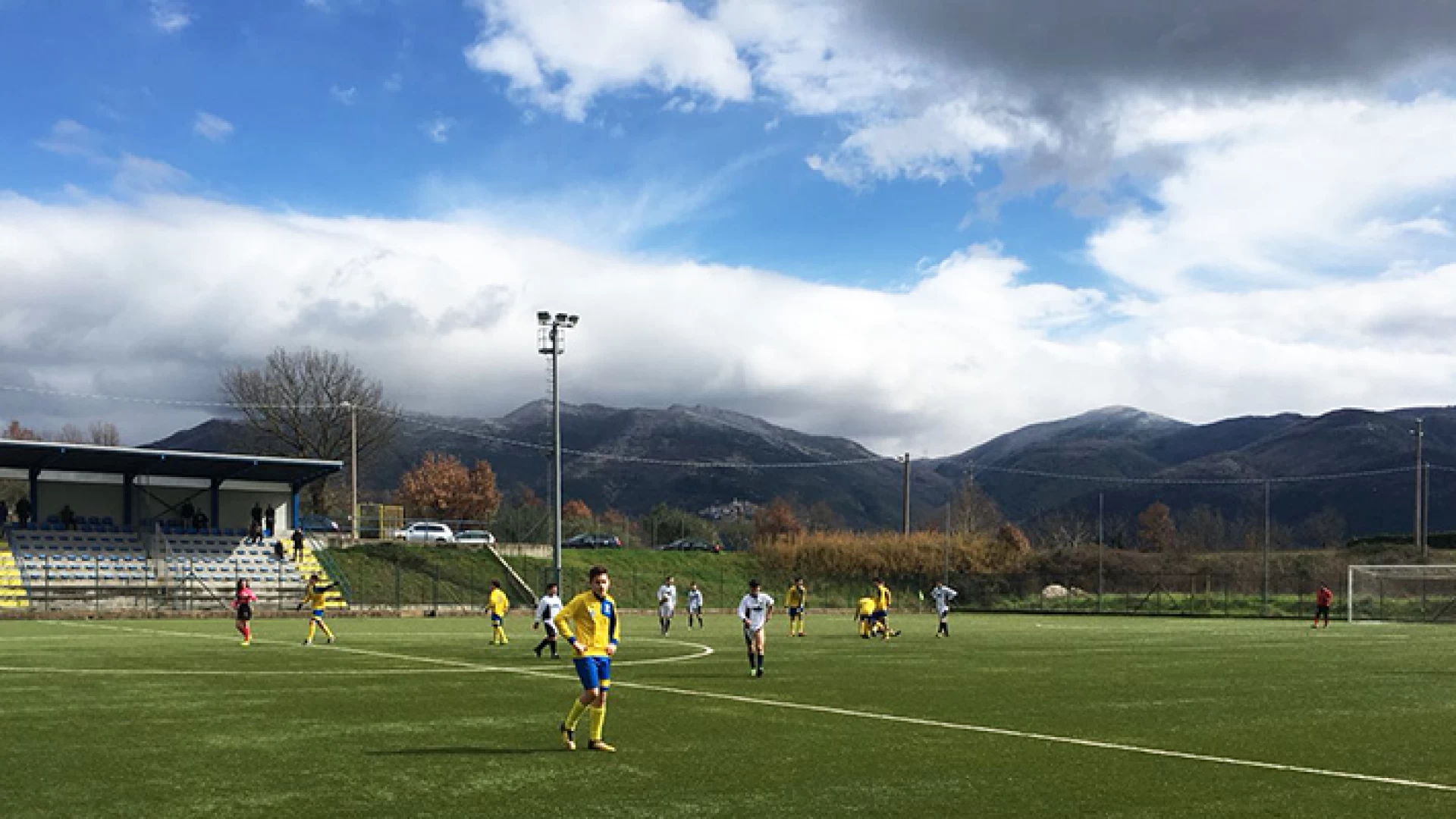 Calcio giovanile: week-end con poche soddisfazioni per l’Asd Boys Roccaravindola. I giovanissimi impattano con l’Agnone. Gli allievi, invece, si fermano e vengono sconfitti dal Tre Pini.