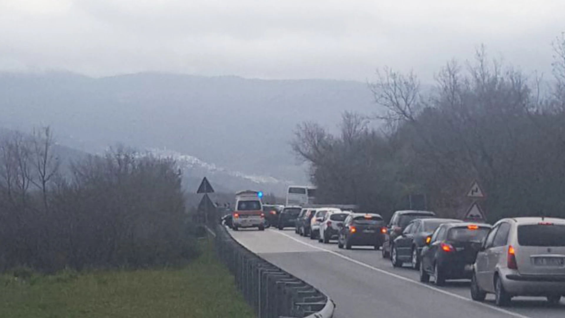 Statale 158: auto contro furgone nei pressi di Colli a Volturno. Sul posto i soccorsi. Non ci sarebbero feriti gravi