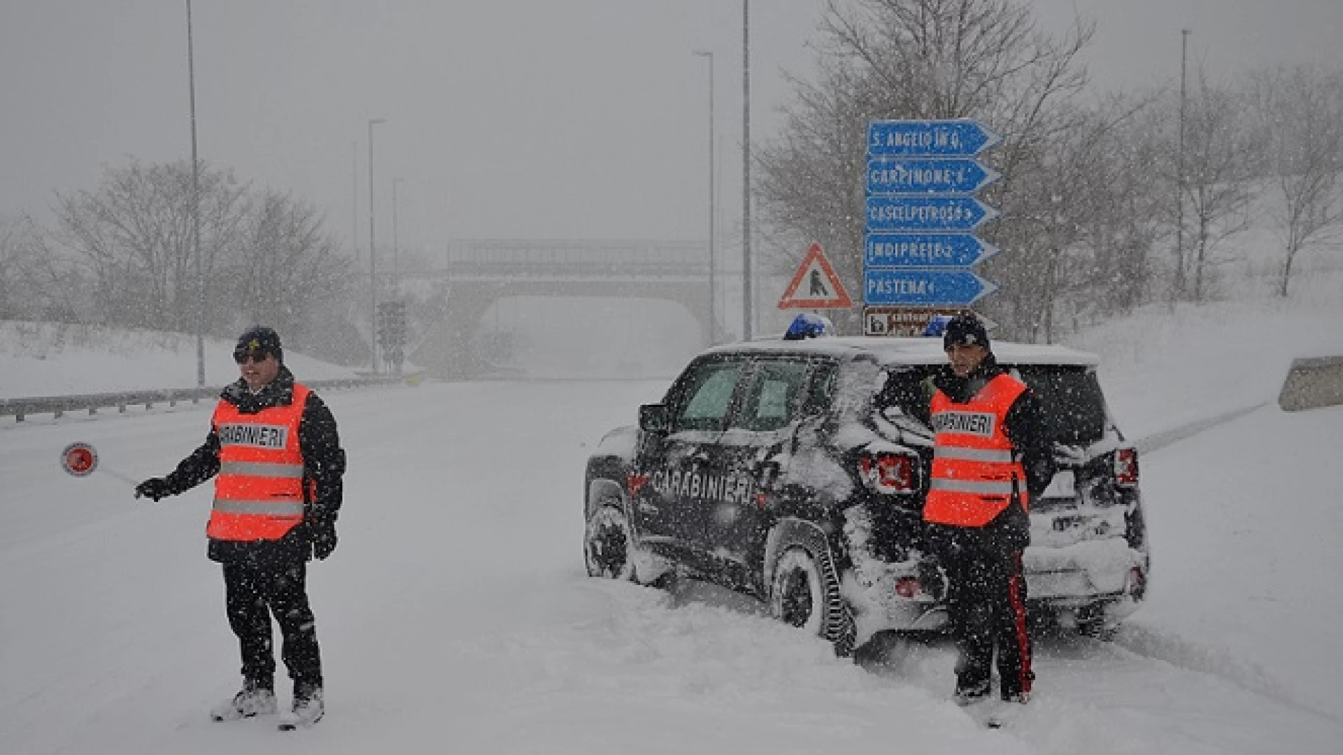 Isernia: Emergenza gelo e neve, Carabinieri in prima linea per assistere la cittadinanza su tutto il territorio della provincia.