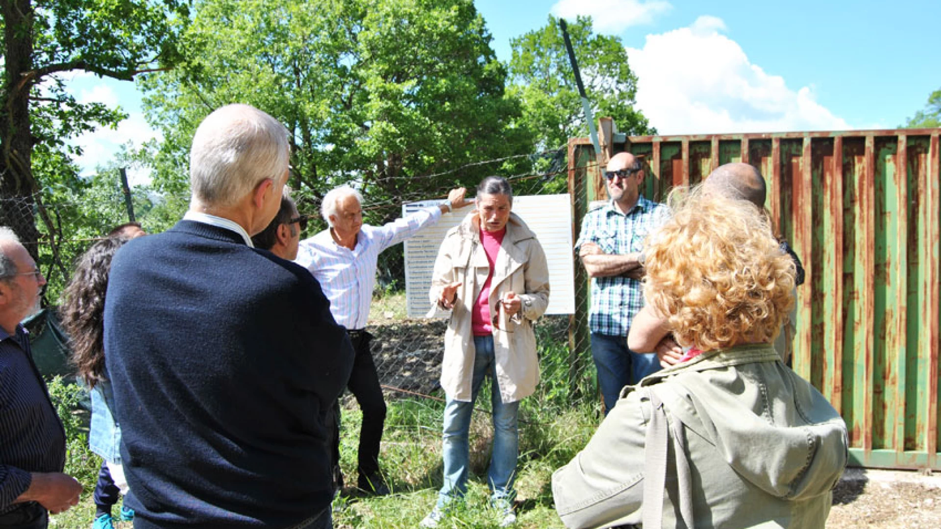 Castel San Vincenzo: Emilio Izzo si oppone alla realizzazione dell’isola ecologica e convoca un sit-in conferenza stampa. Nasce il comitato per la valorizzazione dei rifiuti lacustri.