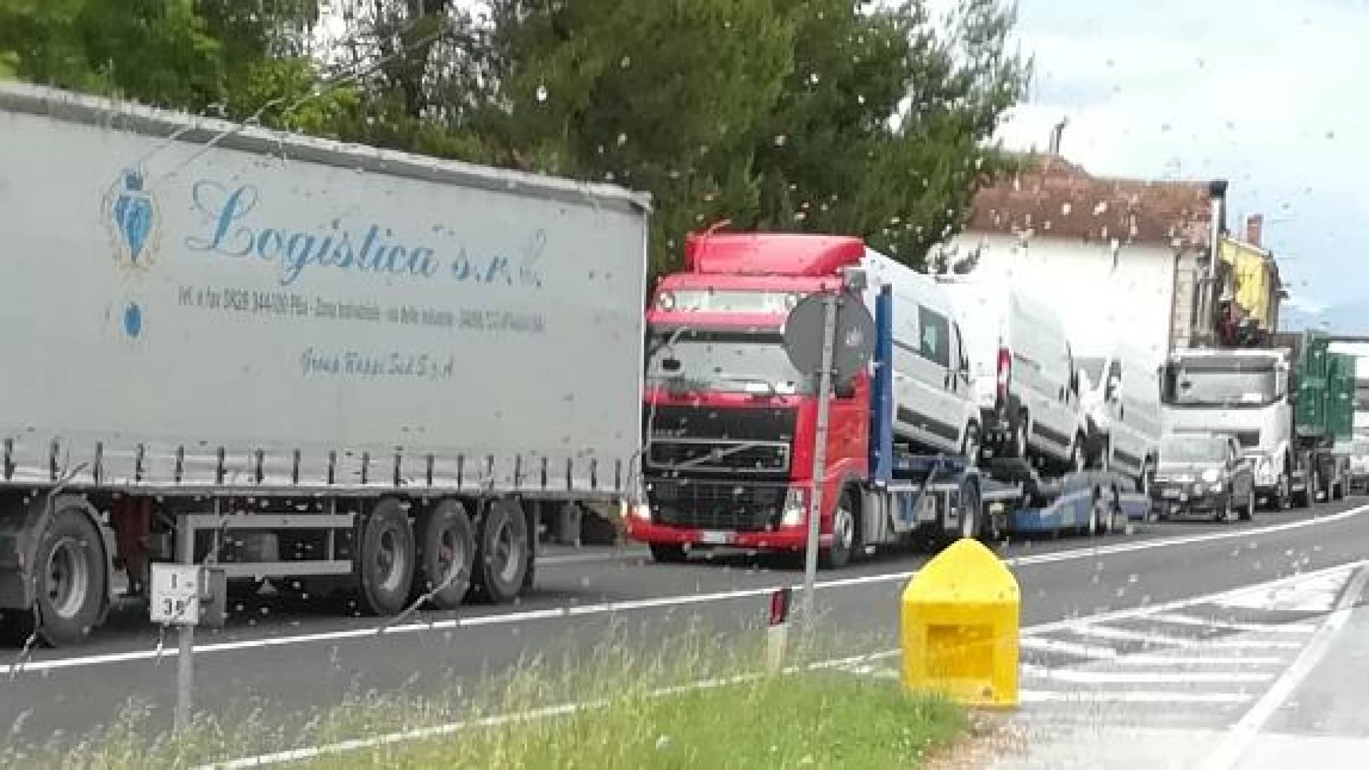 Macchia d'Isernia: enorme boato nei pressi della galleria. Auto e tir si scontrano. Nessuna indicazione sui feriti.