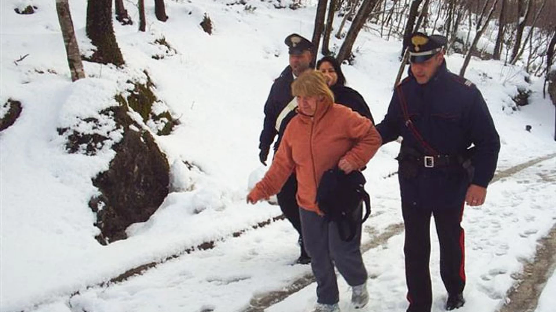Isernia: i Carabinieri impegnati nell'emergenza neve.