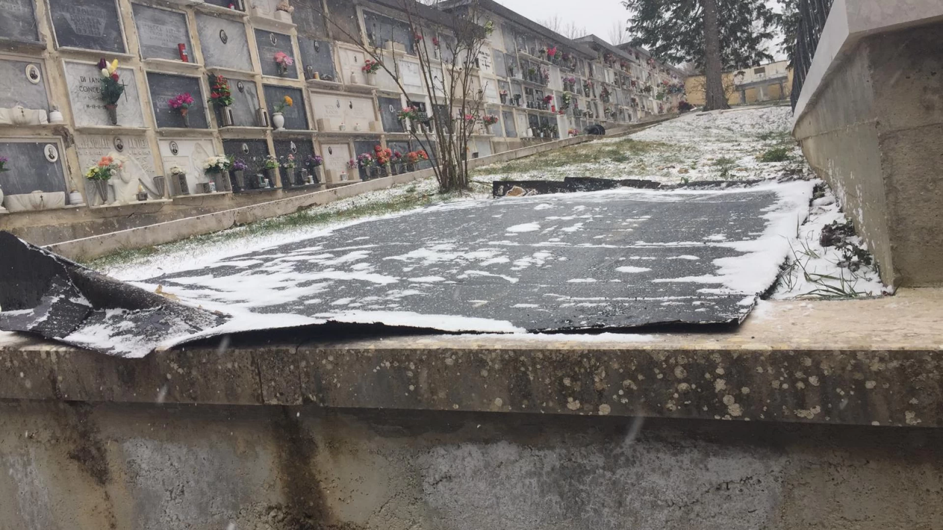 Sessano del Molise: il forte vento fa danni. Alberi sradicati, illuminazione pubblica ko e coperture saltate al cimitero.