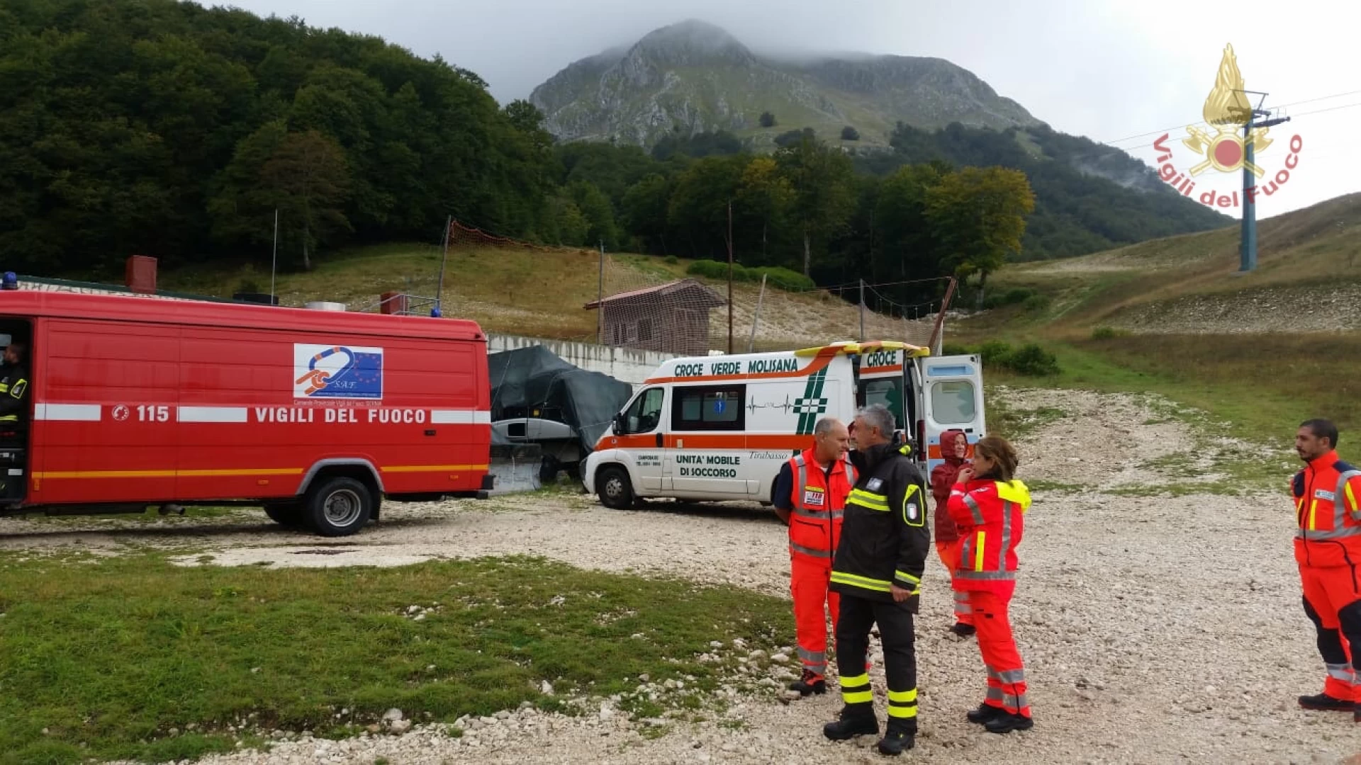 Roccamandolfi: i Vigili del Fuoco recuperano un pastore avvolto improvvisamente dalla fitta nebbia. Utilizzato un mezzo fuoristrada e strumentazione specifica causa la ridotta visibilità.