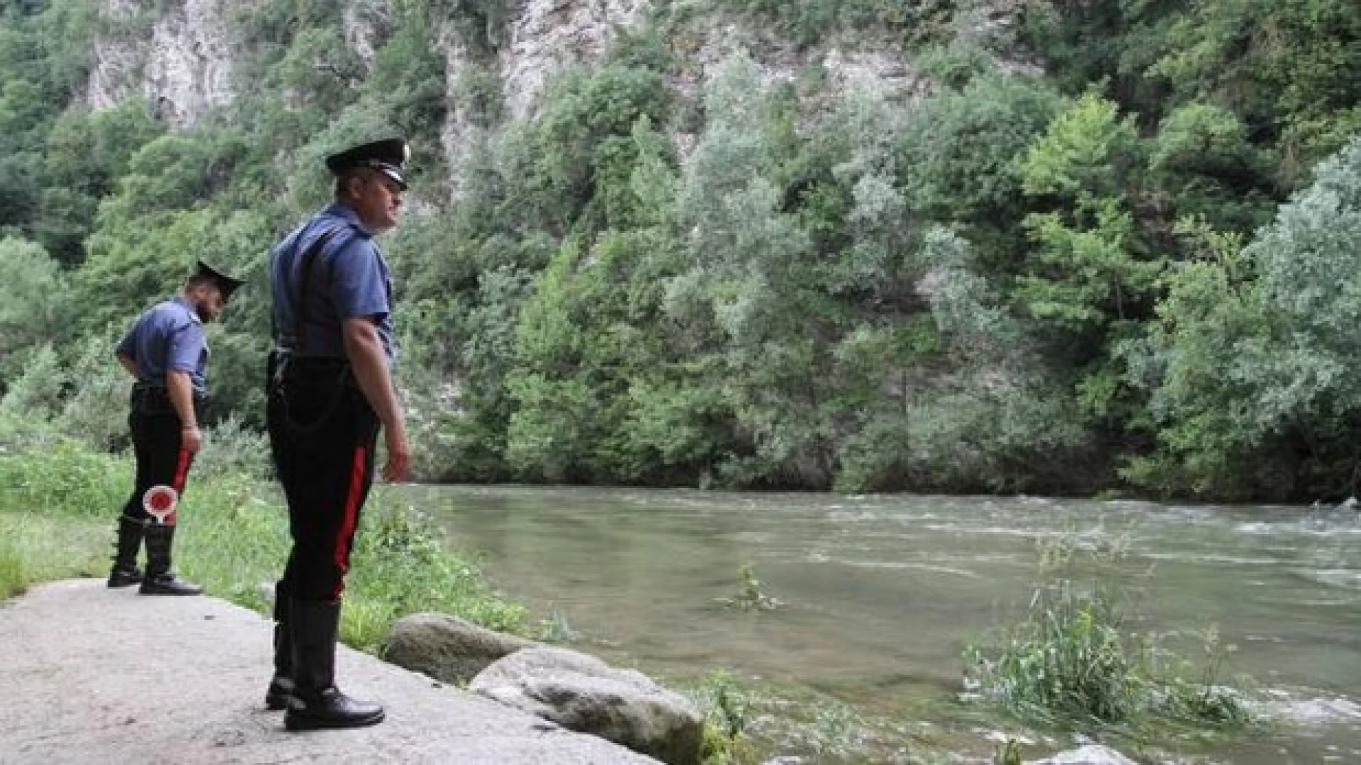 Agnone: i Carabinieri salvano alcuni escursionisti durante il rafting sul fiume Sangro. Sorpresi da un diluvio durante l’attività sportiva.