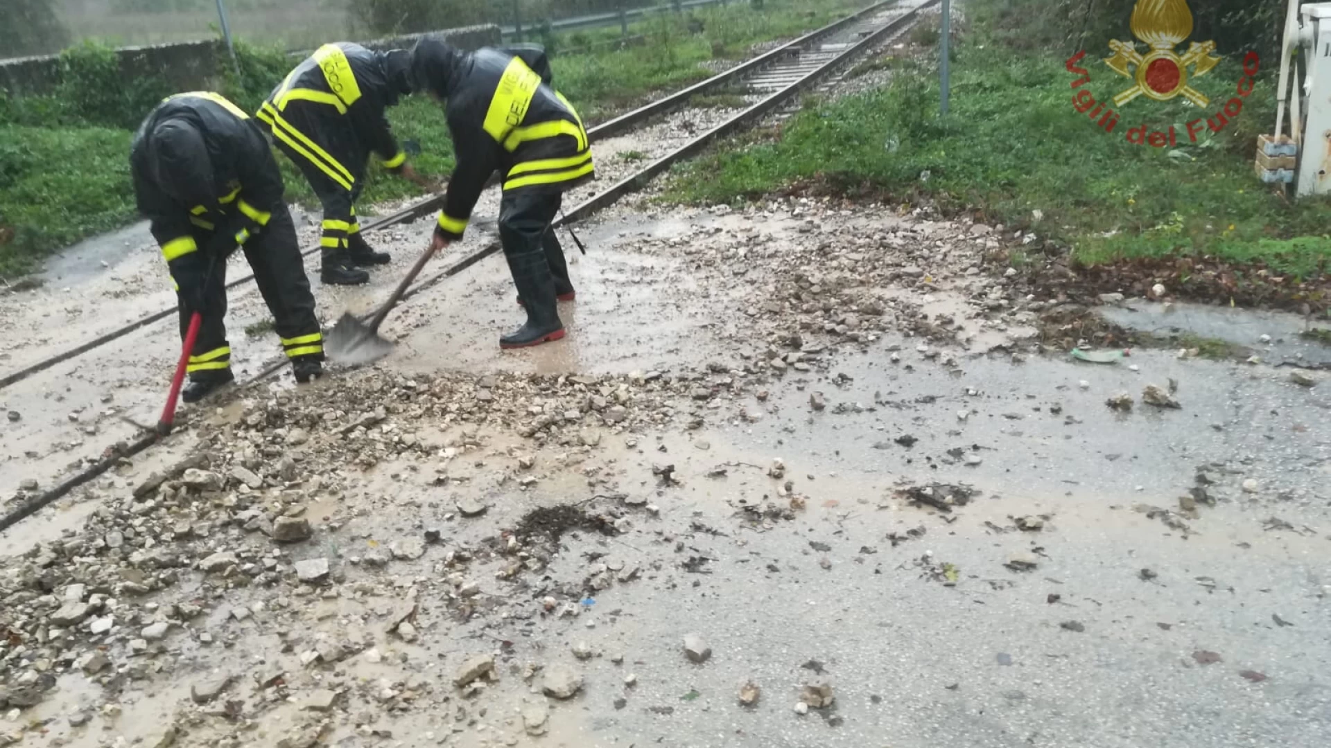 Ondata di maltempo in Provincia , il bilancio dei Vigili del Fuoco. Oltre 30 gli interventi sul territorio. Ad Isernia in via Kennedy l’ex fabbricato della Questura perde pezzi.