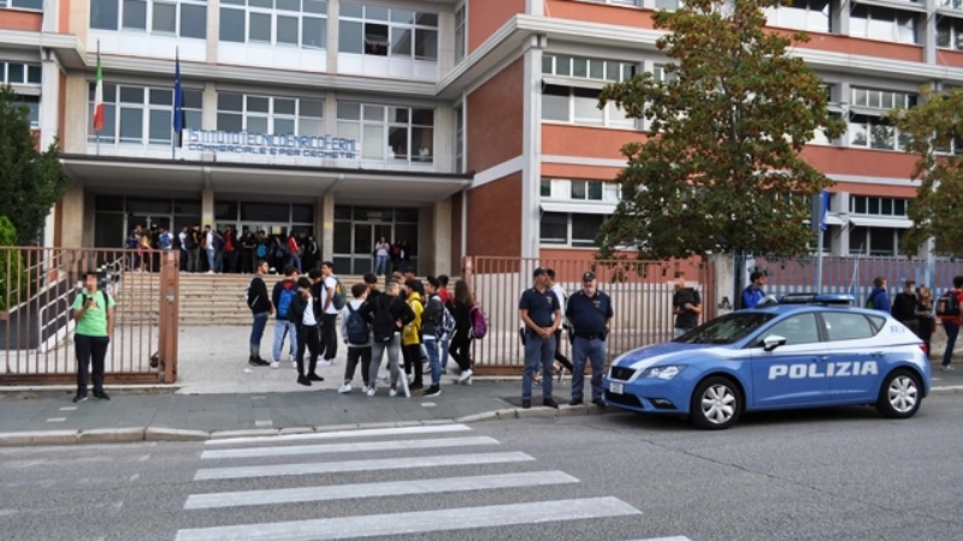 Isernia: il Questore Pellicone avvia il “Progetto Scuole Sicure. Agenti della Polizia presidiano gli istituti della città.