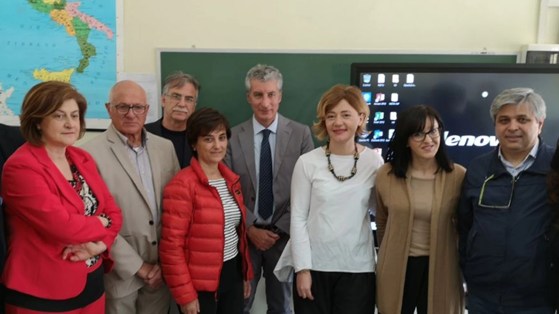 Sesto Campano: “Facciamo scuola”. Laboratorio interattivo realizzato con il taglio degli stipendi dei Portavoce M5S Manzo e Federico inaugurato questa mattina.