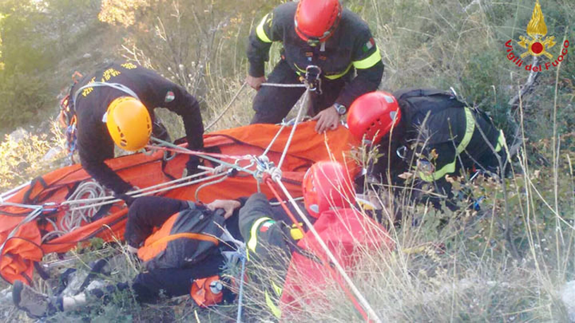 Castelnuovo a Volturno (IS): Esercitazione tra Vigili del Fuoco e Soccorso Alpino Guardia di Finanza . "Feriti alpinisti a Castelnuovo"