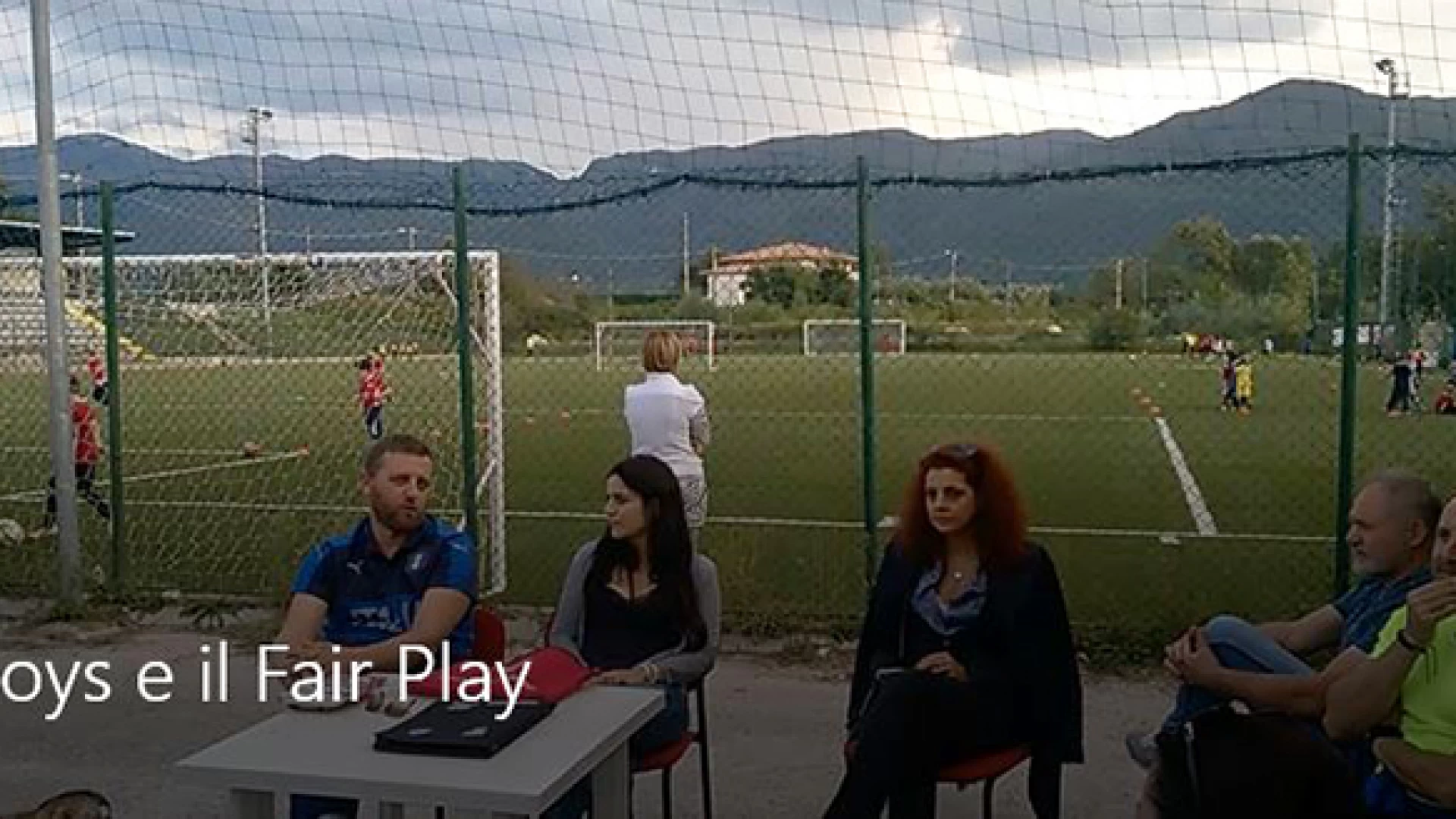 La Boys e il Fair Play. Guarda il nostro servizio video. Al via gli incontri con le famiglie dei piccoli calciatori.