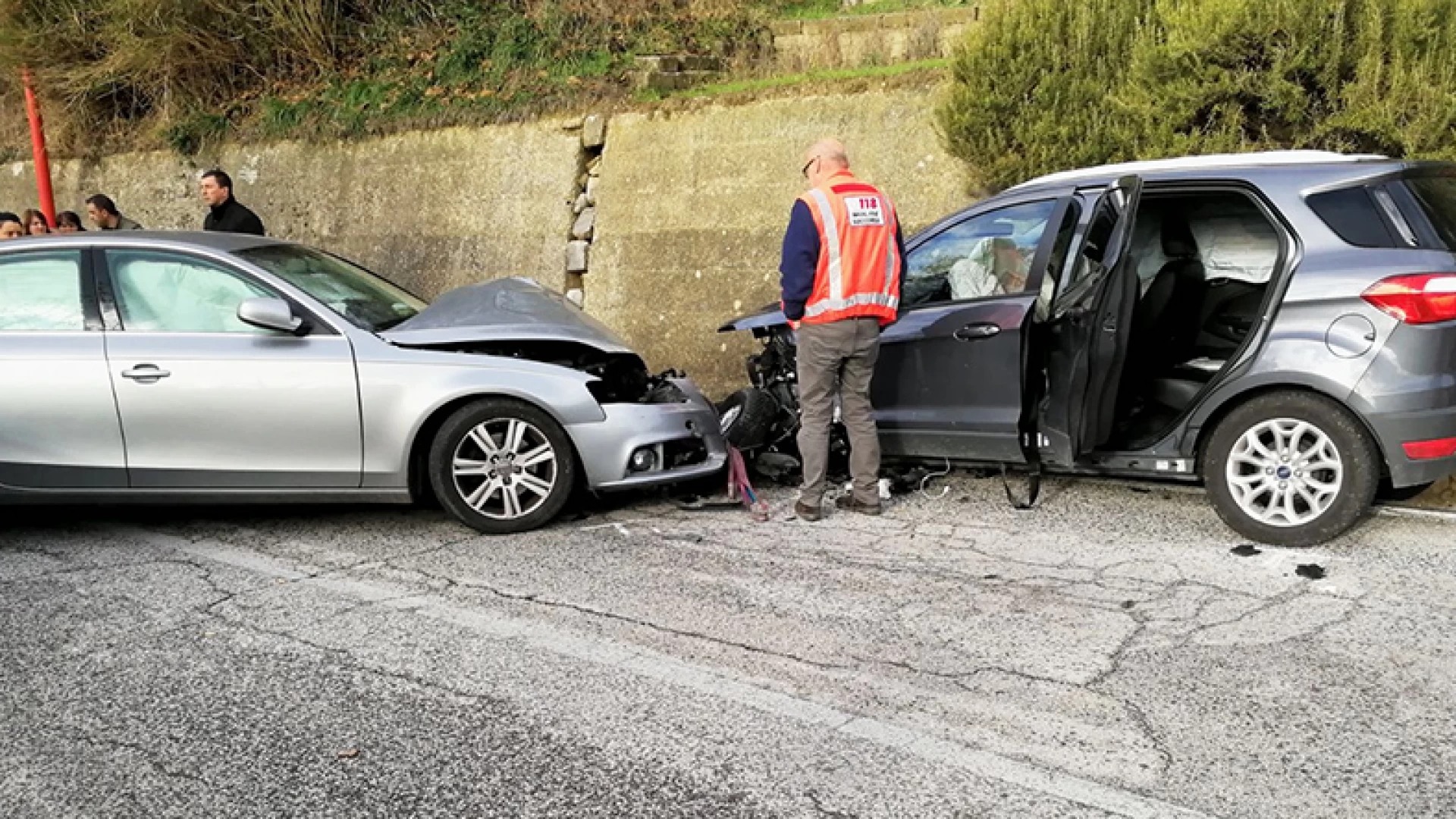 Cerro al Volturno: violento incidente alle porte del paese. Due automobili coinvolte in un sinistro. Una delle due esce fuori strada.