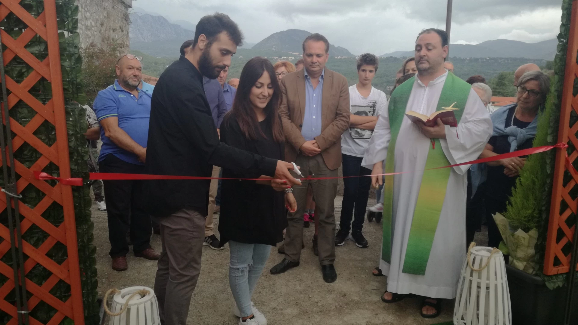 L' Angolo degli auguri: una festa la nuova apertura della pizzeria "La Canonica". Guarda foto e video