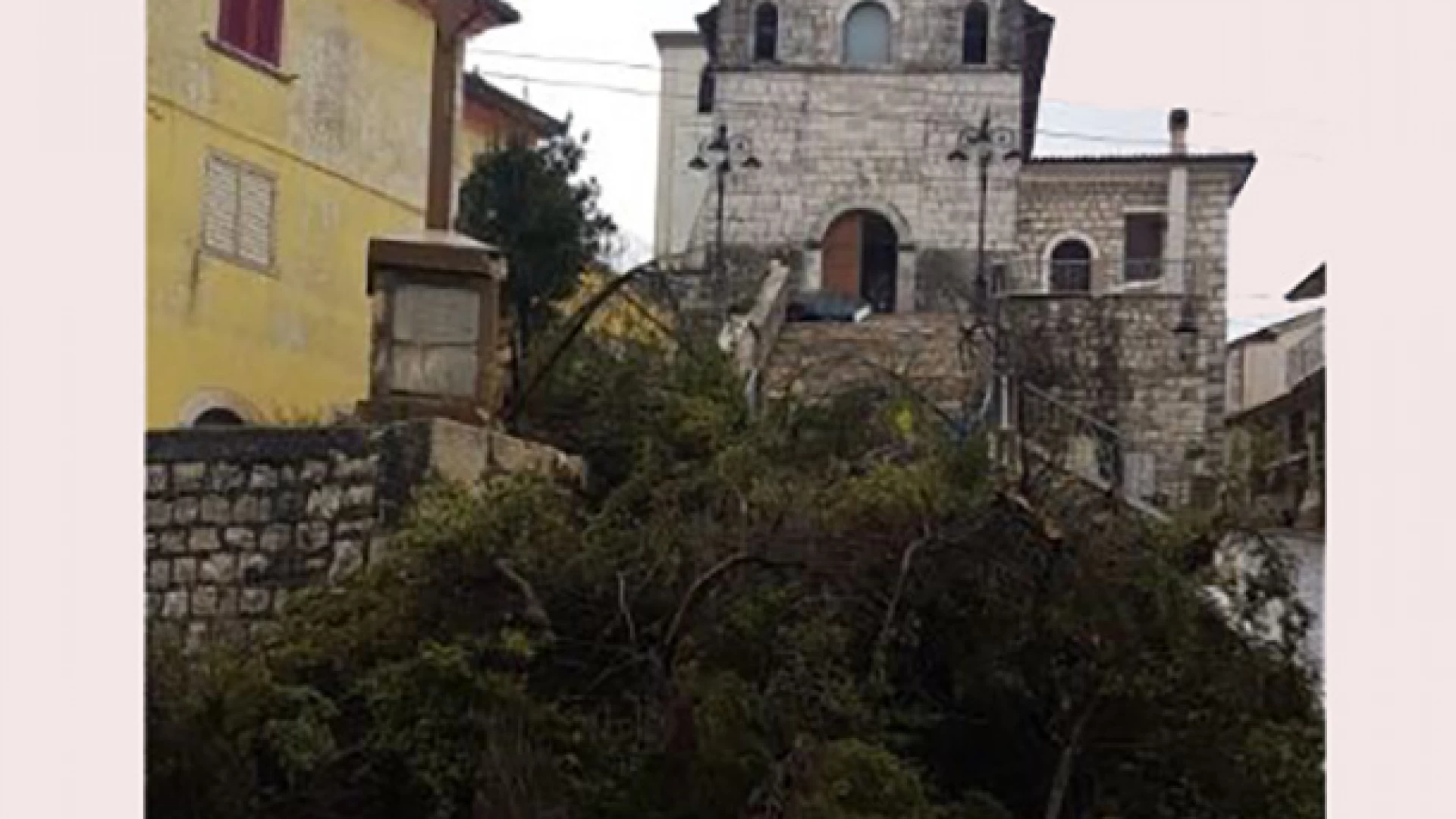 Acquaviva d’Isernia: si festeggia il santo patrono Anastasio. Questa sera l’incendio in piazza dei rami di ginepro.