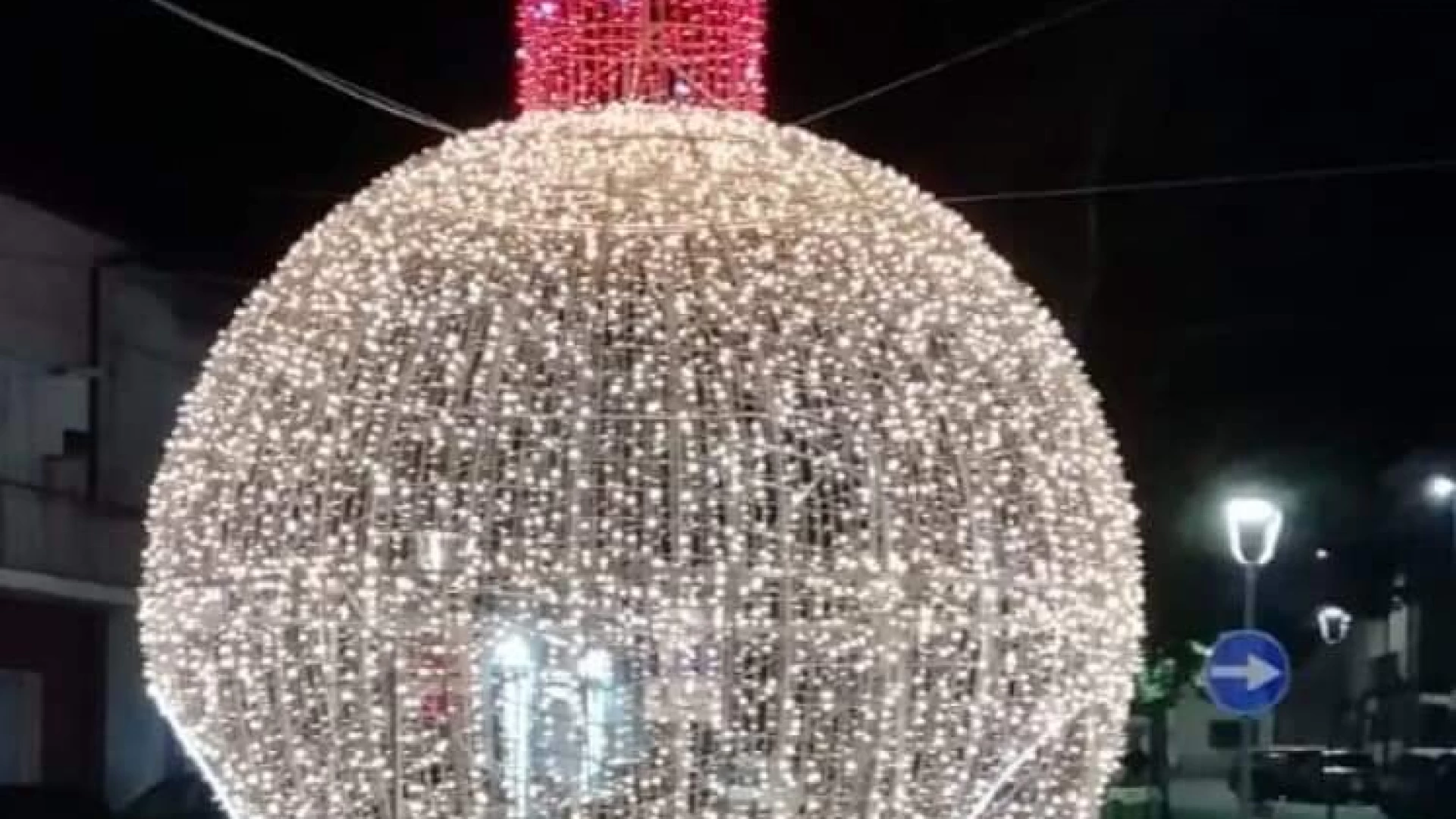 Pozzilli: un Natale magico con le luminarie che incantano con i loro colori