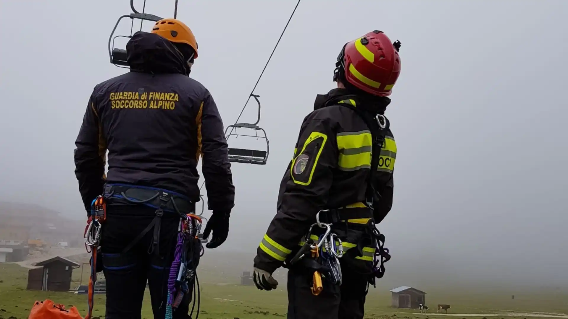 Sciatori da salvare sulla neve, i Vigili del Fuoco e la Guardia di Finanza si esercitano a Campitello Matese.