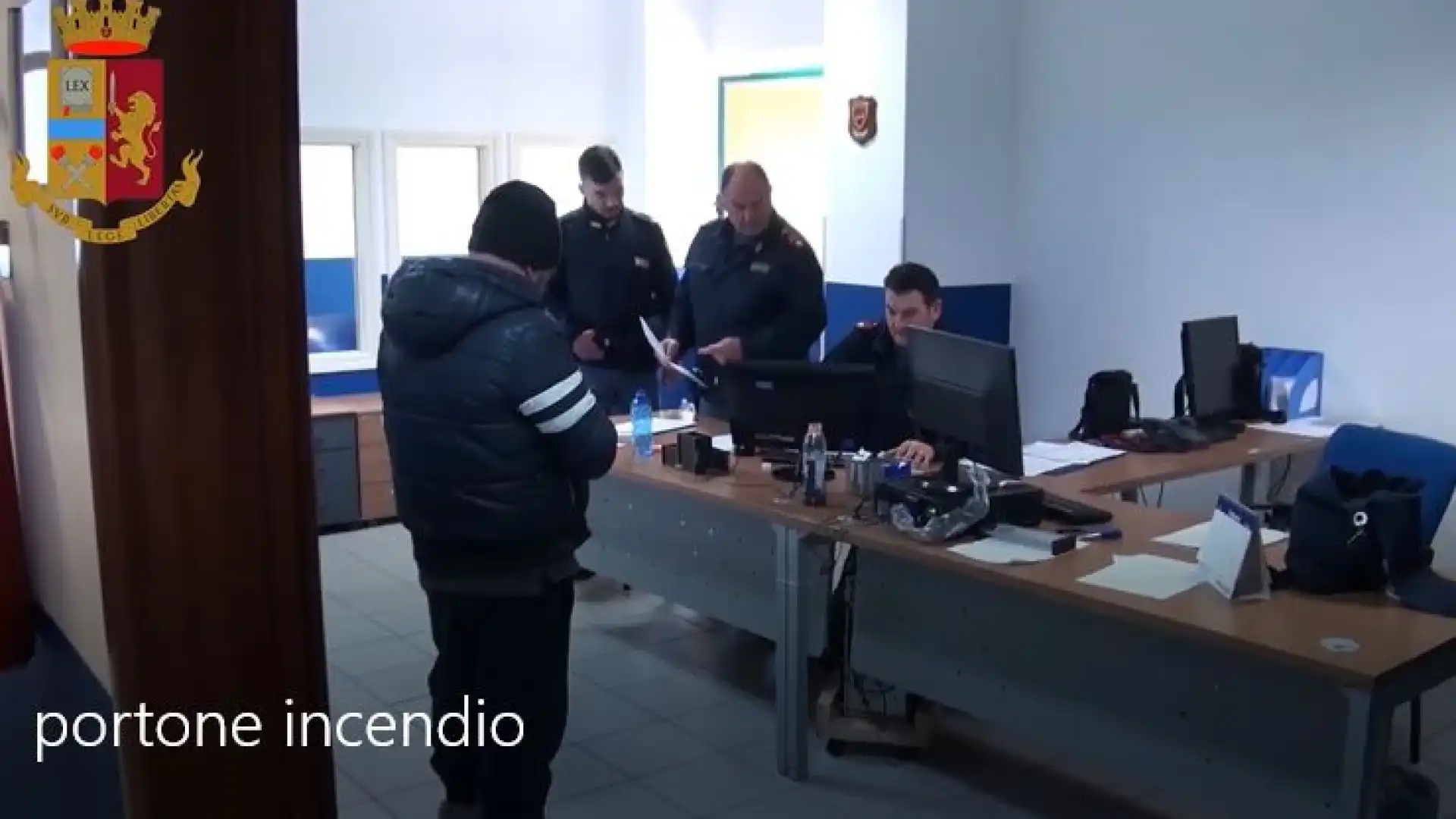 Sant'Agapito: tenta di incendiare il portone dei vicini di casa. La Polizia arresta una persona. Guarda il video