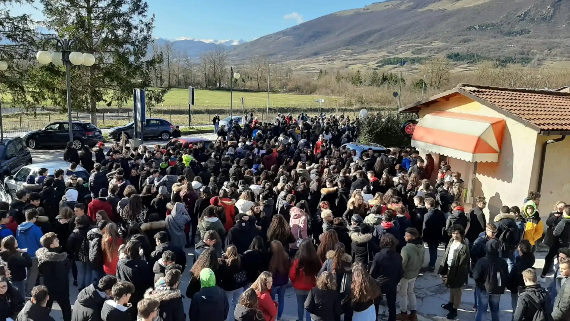 Castel Di Sangro: amministratori, cittadini e studenti in piazza per salvare l'ospedale. Guarda la Gallery