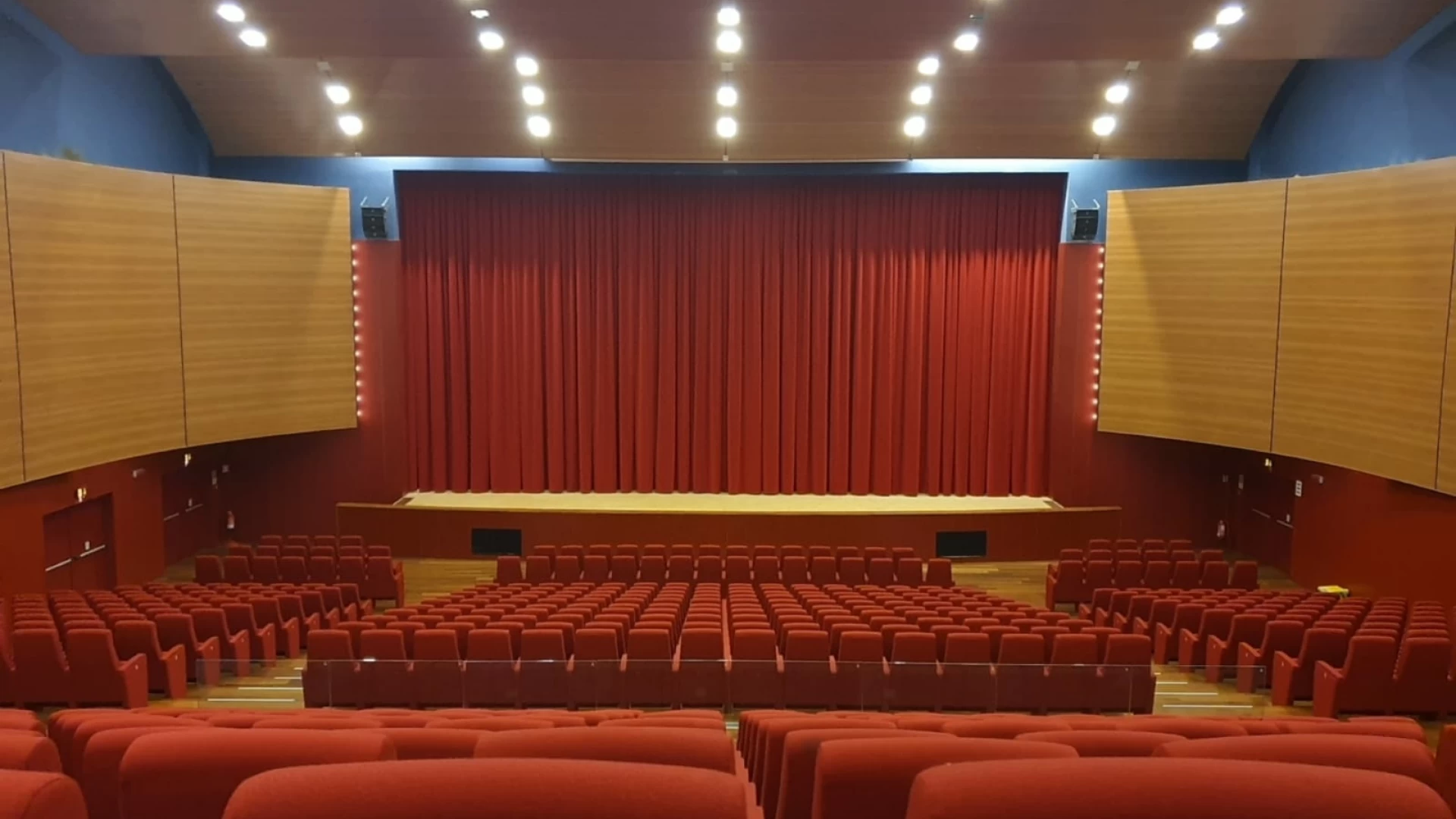 Isernia: il palcoscenico dell'Auditorium si arricchisce di un sipario