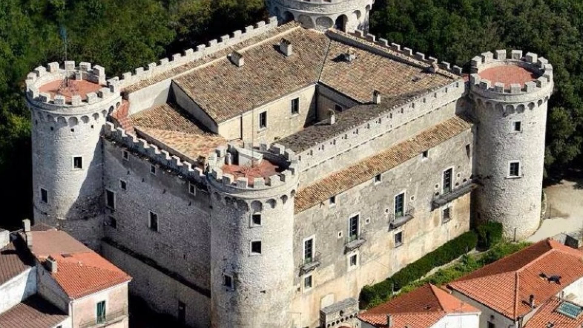 Il Castello Pignatelli in Assocastelli . Monteroduni è Comune Storico d’Italia