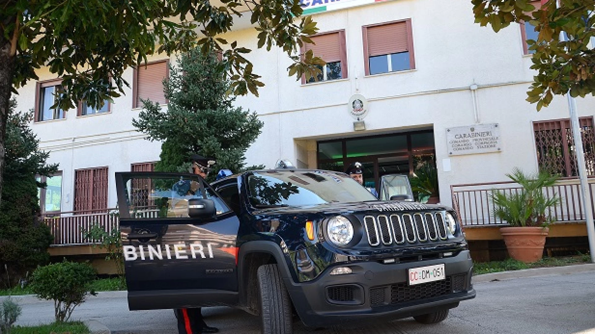 Isernia: Si ferisce per strada, i Carabinieri lo soccorrono.