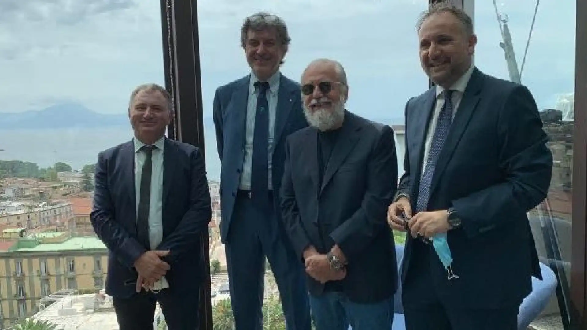 Presentato il ritiro del Napoli a Castel Di Sangro. De Laurentiis: “L’Abruzzo sarà la nostra nuova famiglia”.