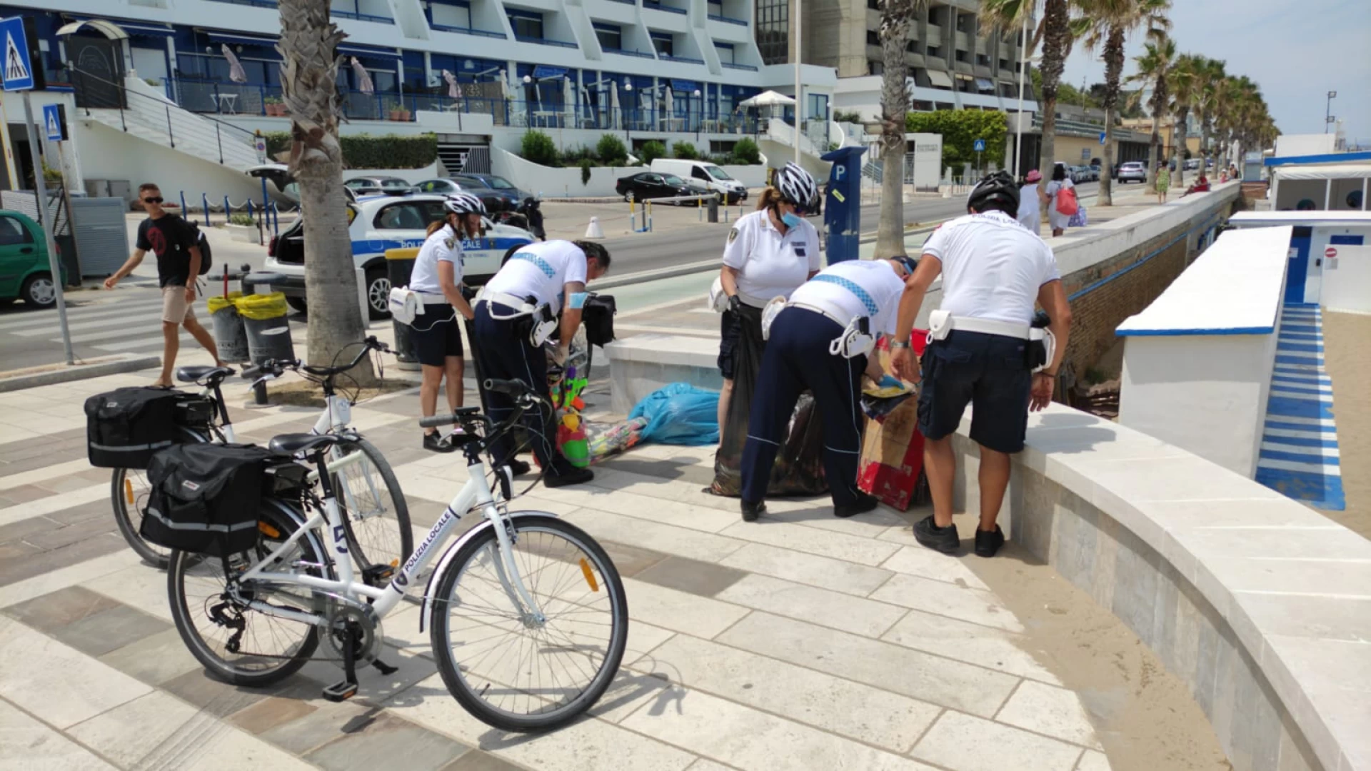 Termoli: la Polizia locale intensifica i controlli sulle spiagge. Sequestrata merce contraffatta di ogni tipo.
