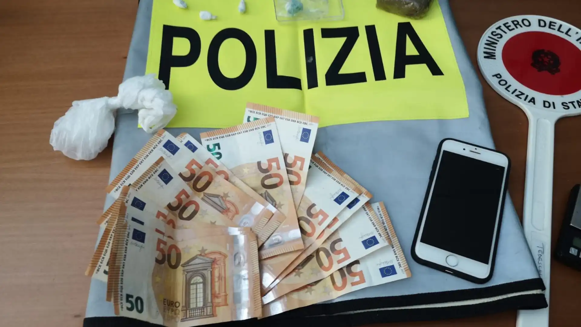 Isernia: lotta allo spaccio di droga. La Polizia arresta due egiziani che avevano conquistato le piazze dello spaccio nel centro storico.