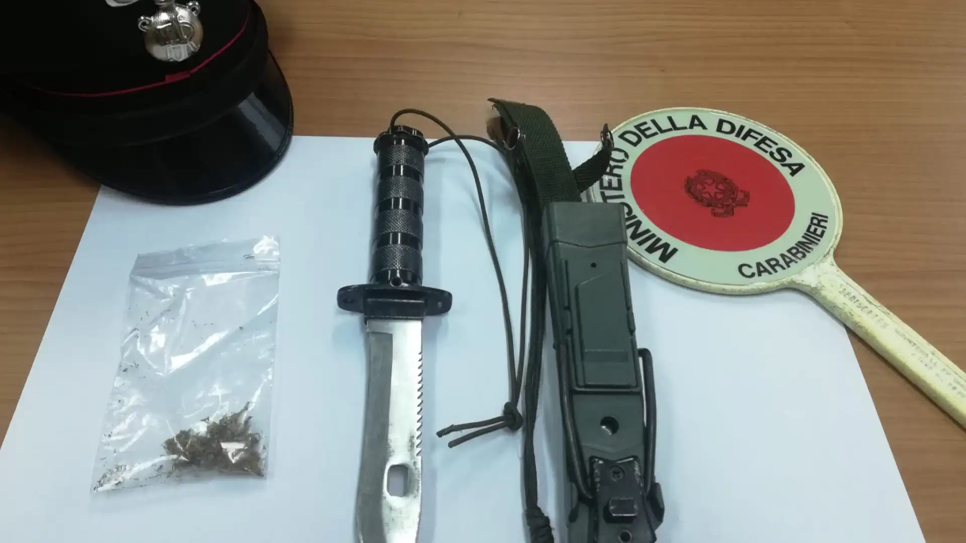 I Carabinieri di Agnone fermano un giovane alla guida di un auto. Trovata sostanza stupefacente ed un coltello.