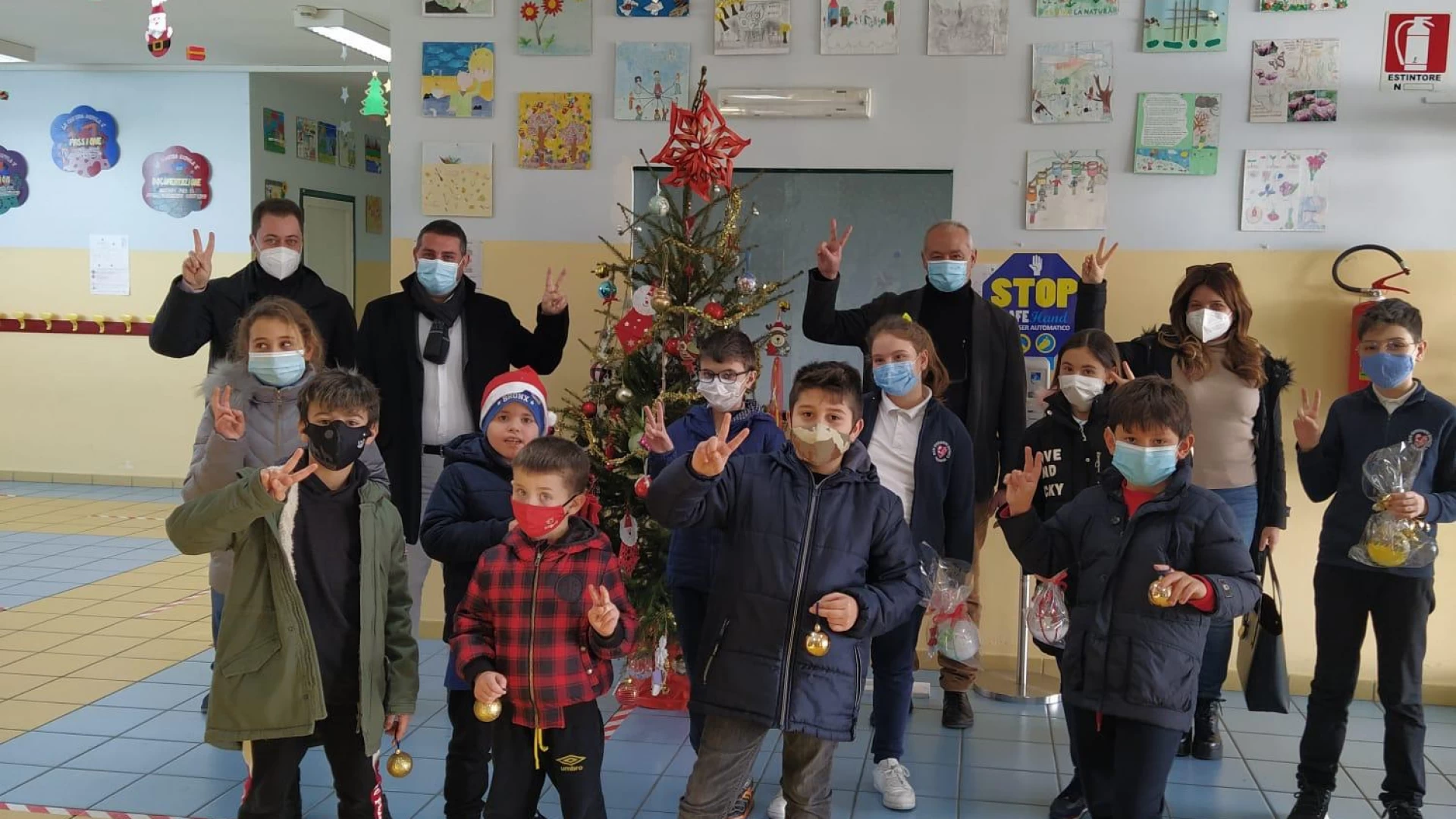 Isernia: gioia, felicità e serenità, nello scambio di auguri tra due istituti scolastici della città. Guarda il video