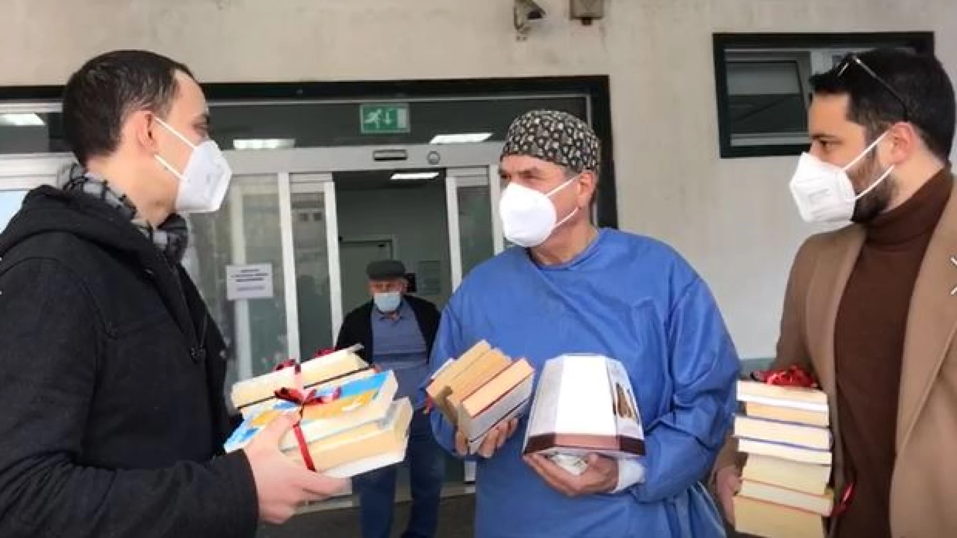 L'Associazione Read Is consegna libri ad alcuni reparti dell'Ospedale Veneziale. Guarda il video