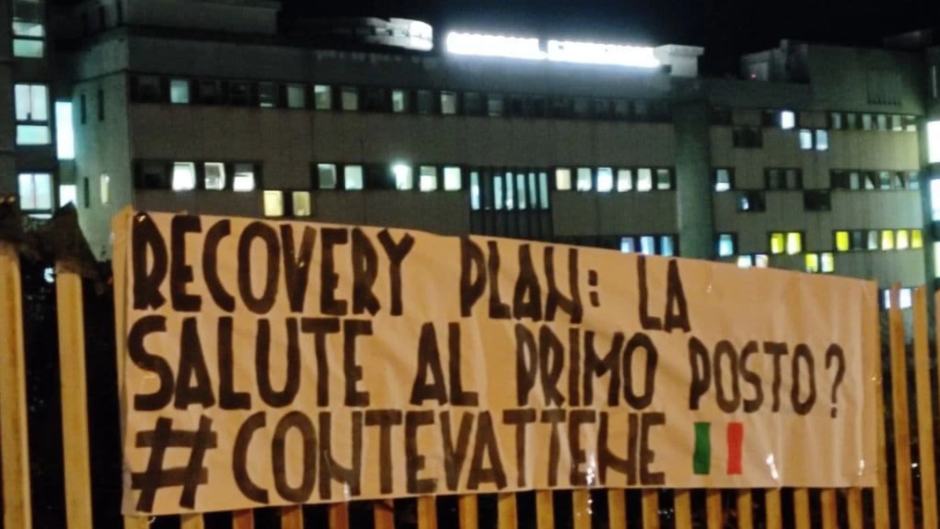 Mascherine Tricolori contro il Recovery Plan: “La salute non doveva essere al primo posto?”