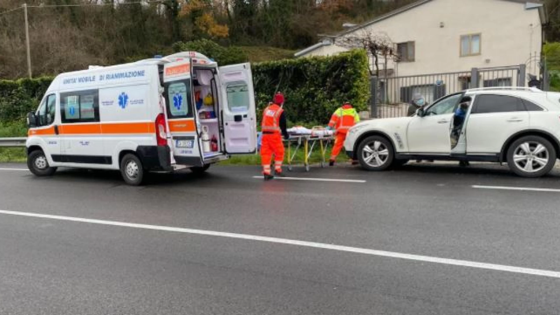 Montaquila: colpito da malore alla guida, la Polizia Stradale gli salva la vita.