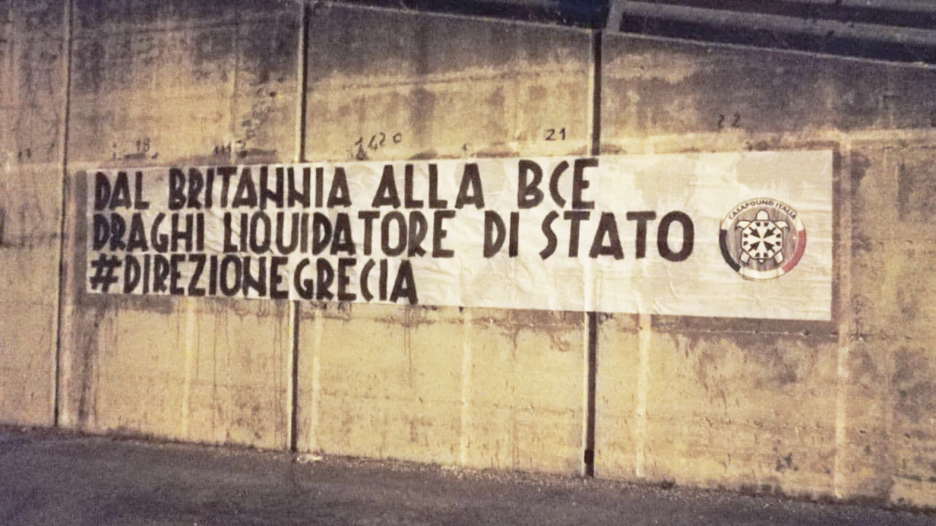 Governo, striscioni di CP contro Draghi in tutta Italia: "liquidatore di Stato"