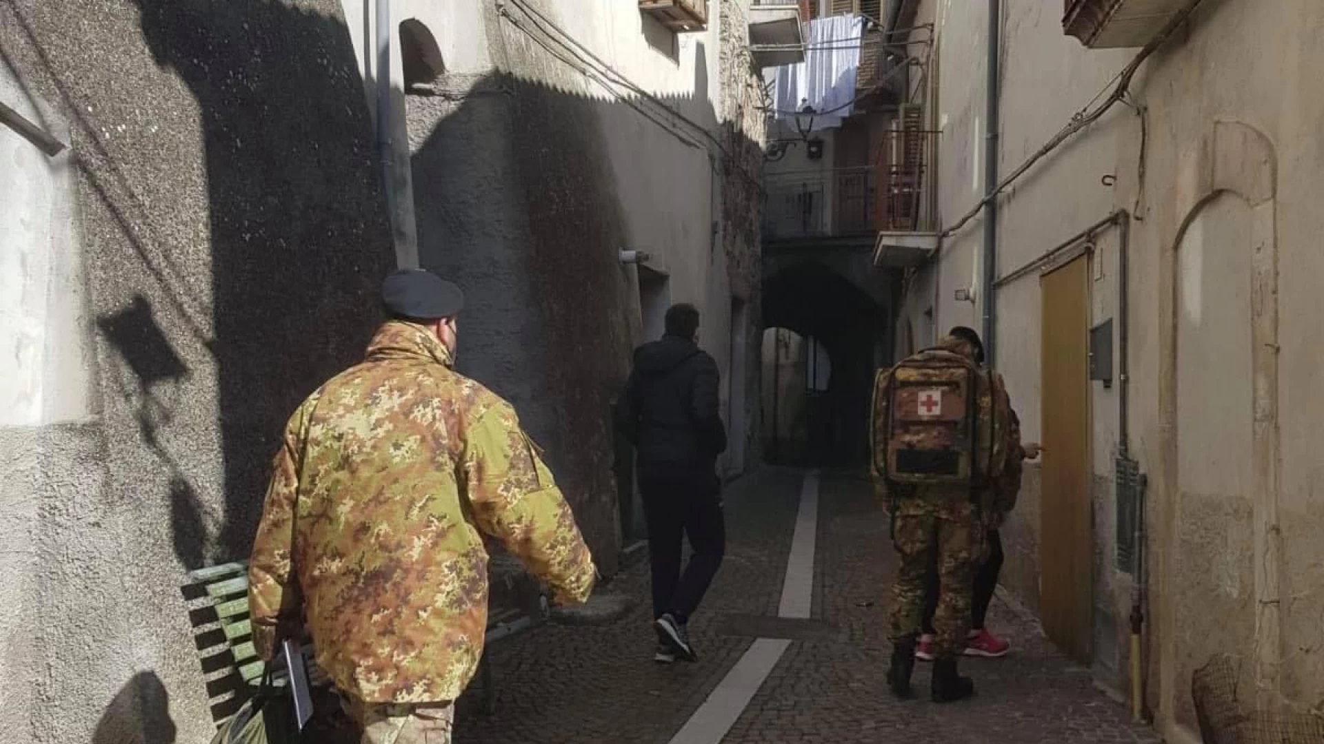 Macchia D'Isernia: personale dell'esercito impegnato nella vaccinazione degli over 80 a domicilio. 