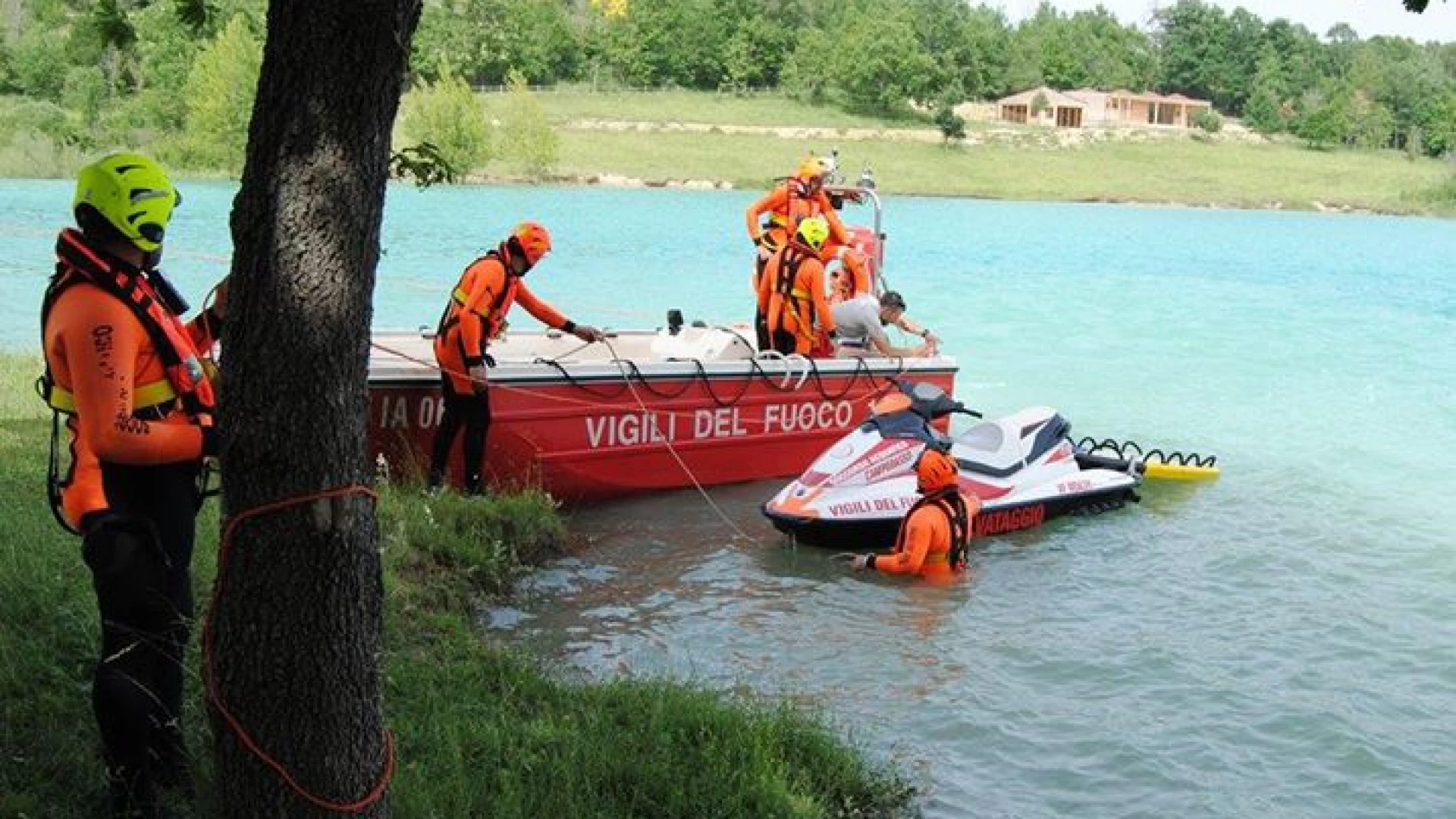 Isernia, esercitazione "Mainarde Search and Rescue 2021". I Vigili del Fuoco si sono ritrovati sul lago di Castel San Vincenzo. Guarda le foto.