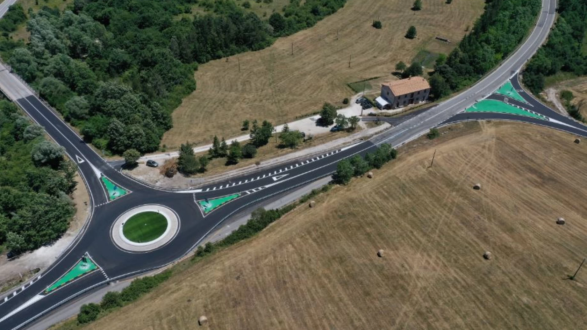 Strada provinciale 78 migliorata la viabilità e realizzata una nuova rotonda. Reso più scorrevole il traffico dell’Alto Molise.