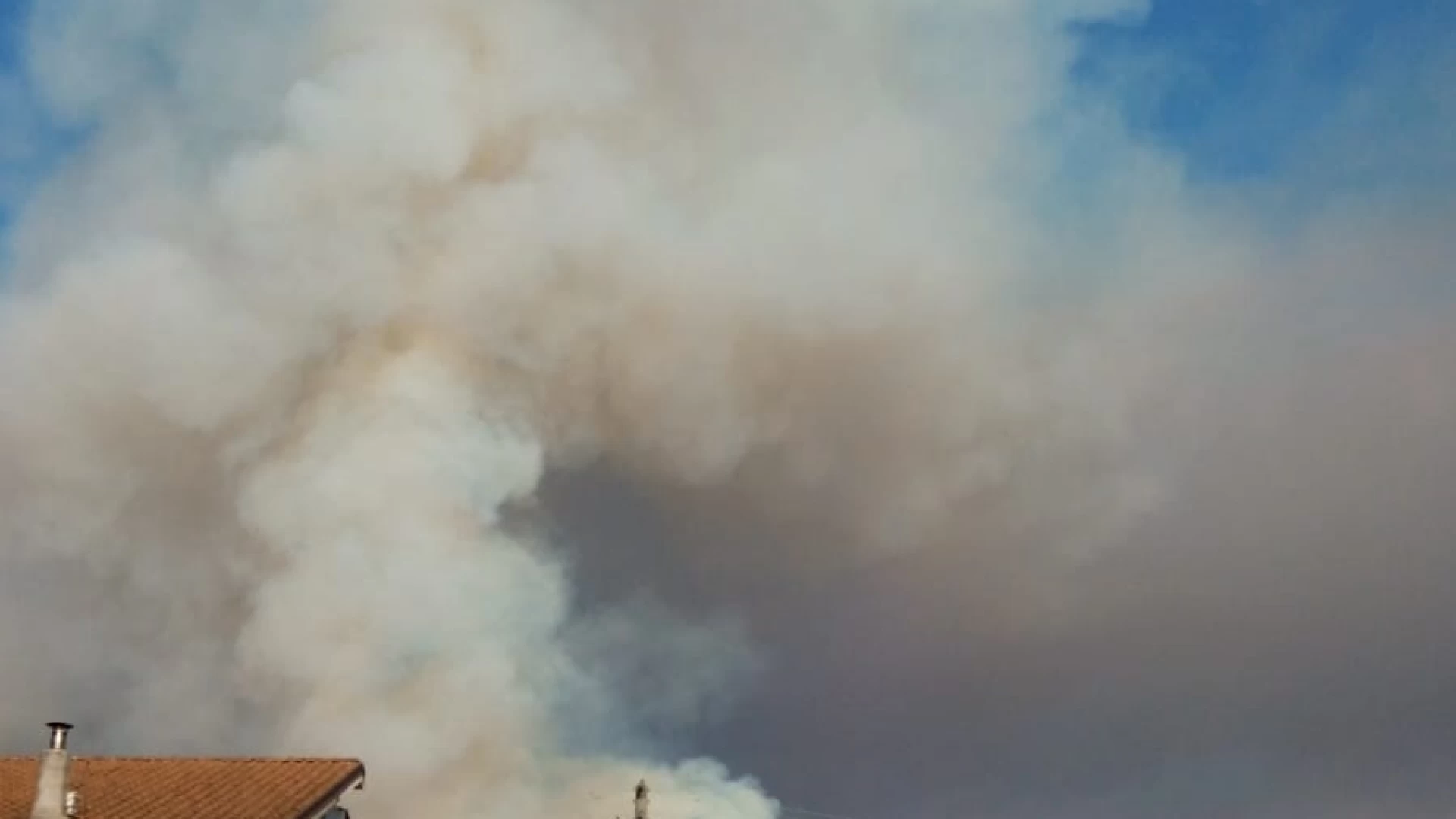 Ancora incendi in Provincia. Rogo in atto tra Venafro e San Pietro Infine