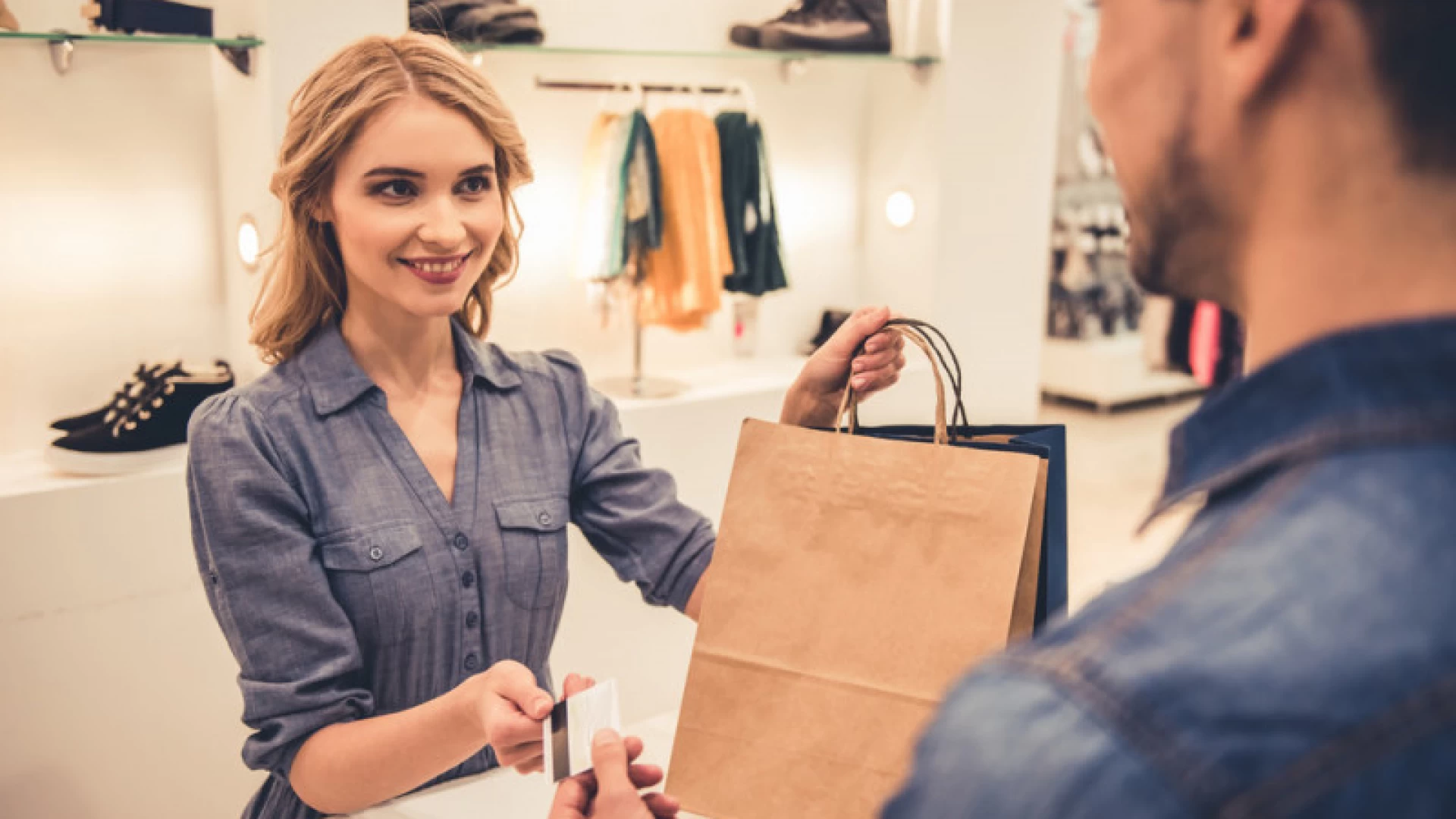 Da commessa a store manager: le opportunità di carriera