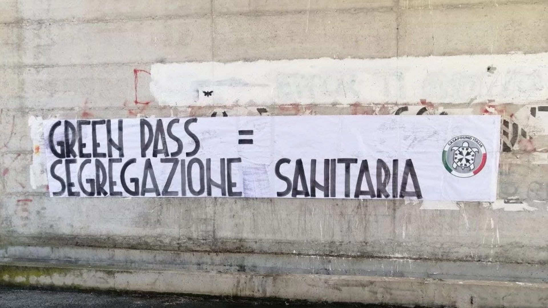 Green Pass, striscioni di CasaPound in tutta Italia: #scelta folle, è segregazione sanitaria”