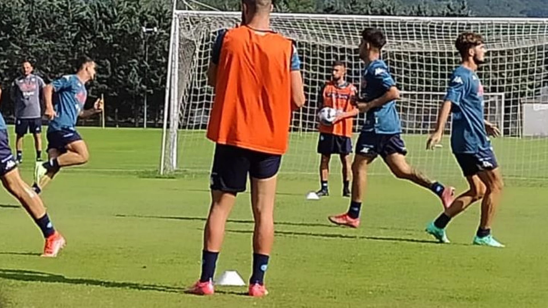 Castel Di Sangro: la Primavera del Napoli continua gli allenamenti. Tifosi in trepidazione per l’arrivo della prima squadra. Si lima il programma degli eventi.