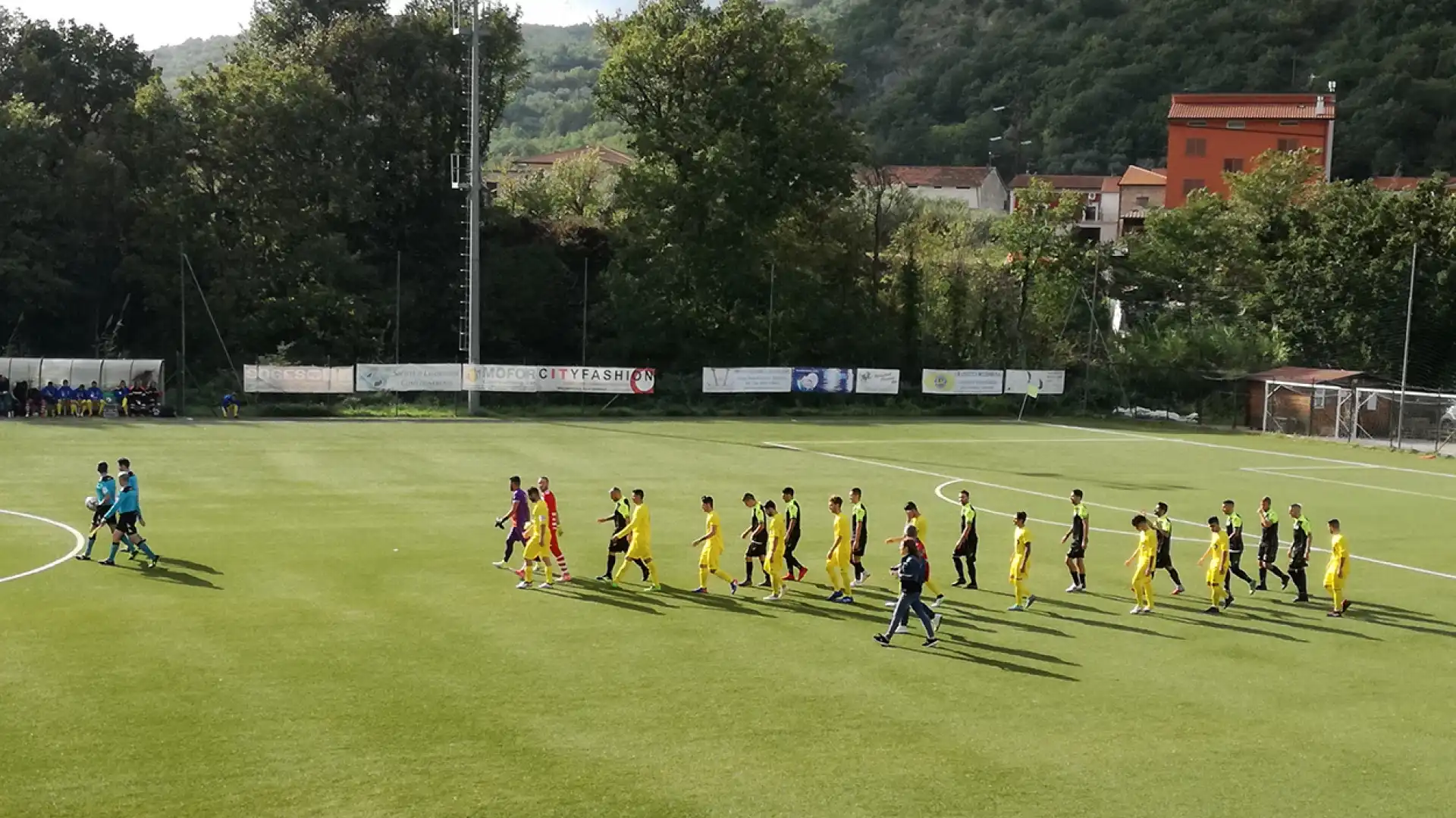 Eccellenza: il Vastogirardi vola. Tre Pini battuto 3 a 2. La formazione del presidente Di Lucente vola in vetta la classifica. Match tirato e nervoso al Castaldi di Roccaravindola.