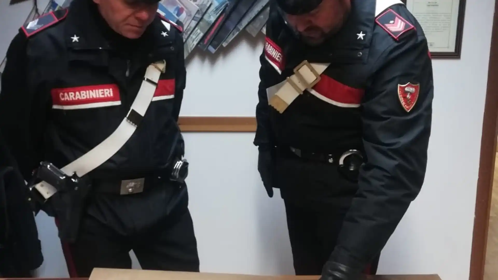 Isernia: non si ferma all’alt dei Carabinieri. Inseguimento ed arresto in città per un giovane spacciatore.