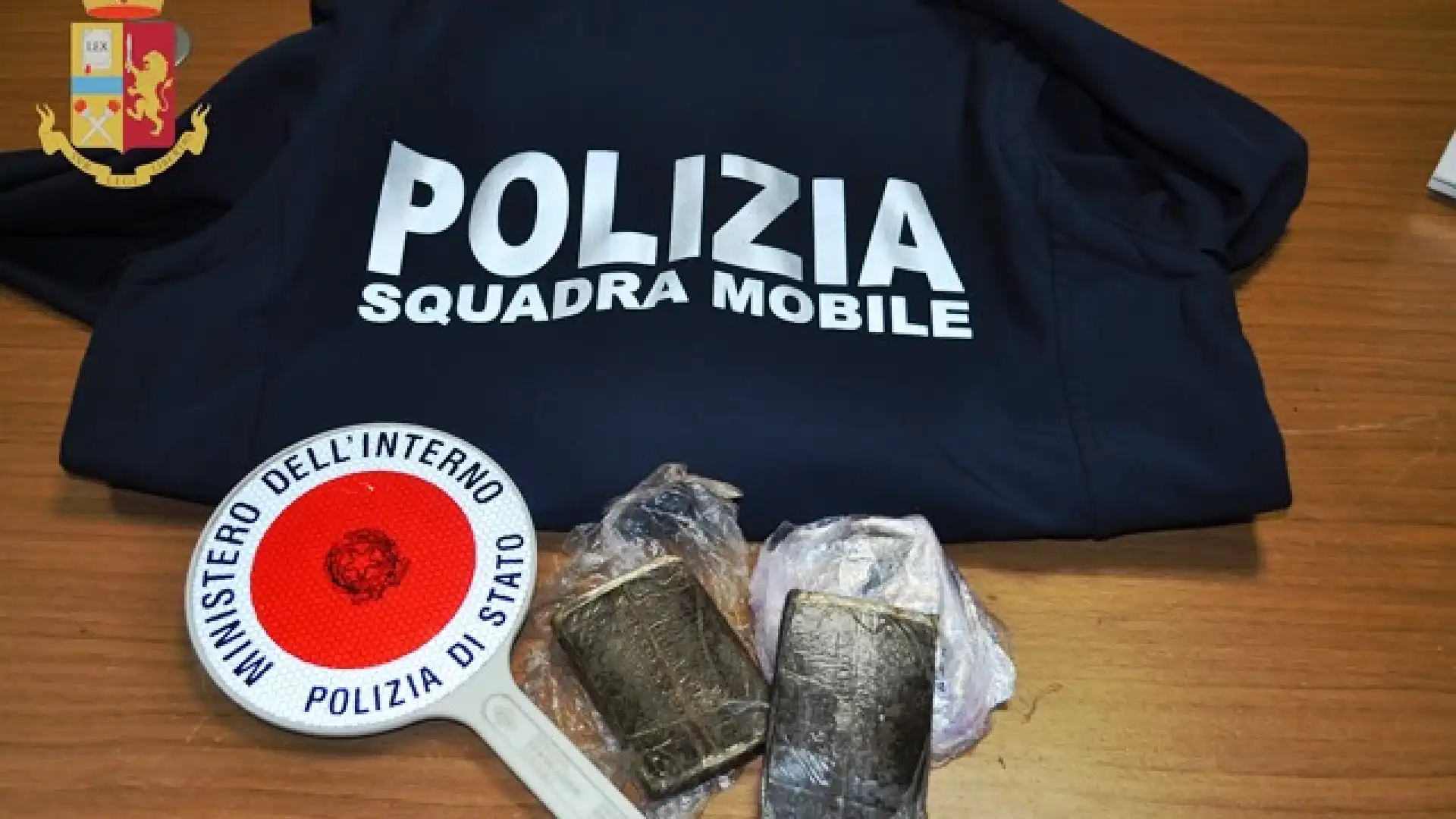 Isernia: la Polizia di Stato recupera e sequestra oltre 200 grammi di hashish grazie al fiuto del cane poliziotto Buk.